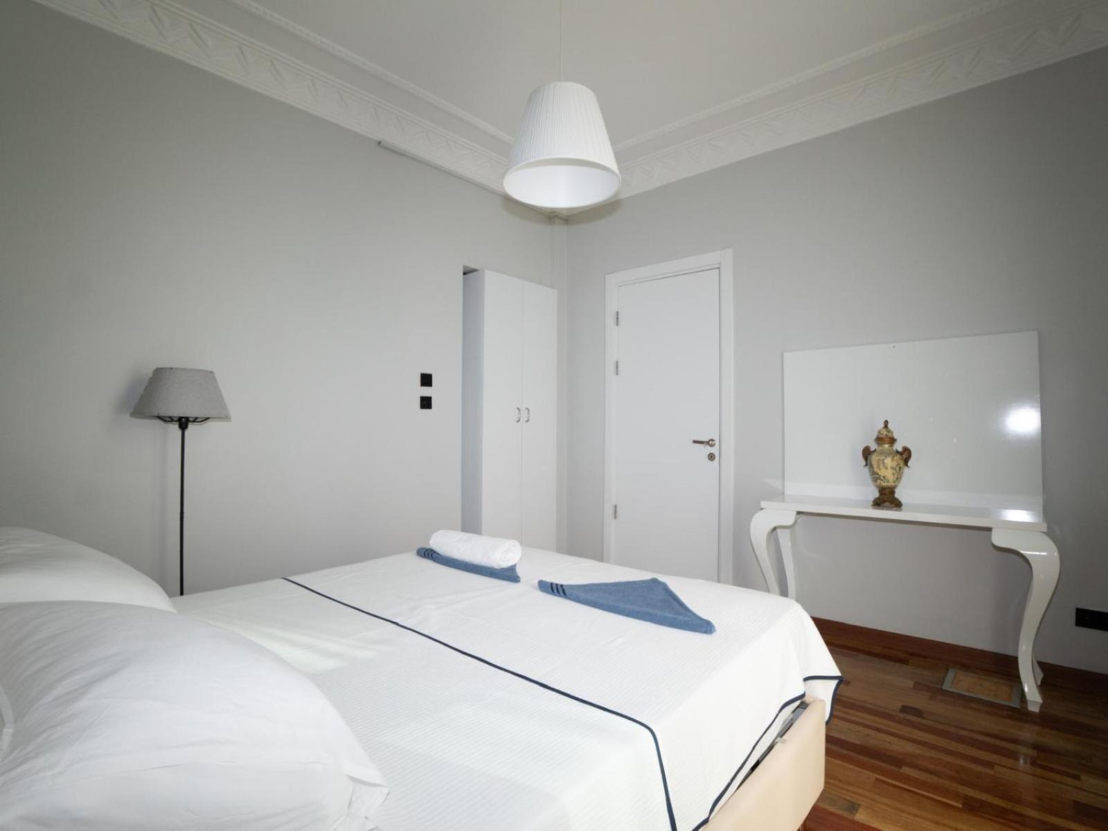 Taksim Green Flat Back