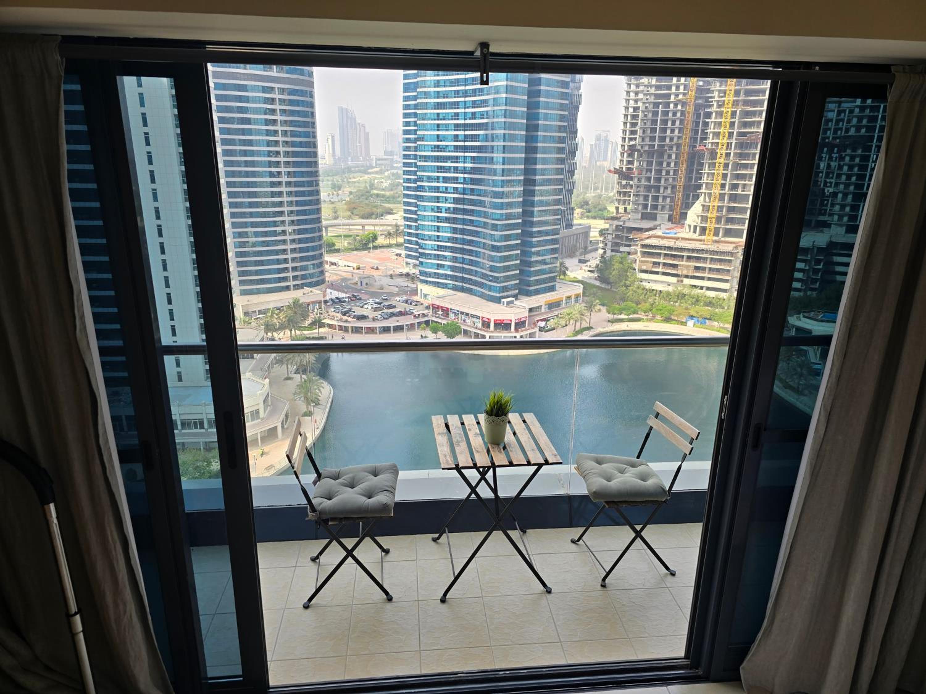 Click Stay - JLT - Entire Studio & Balcony Lakes view Apartment -NA