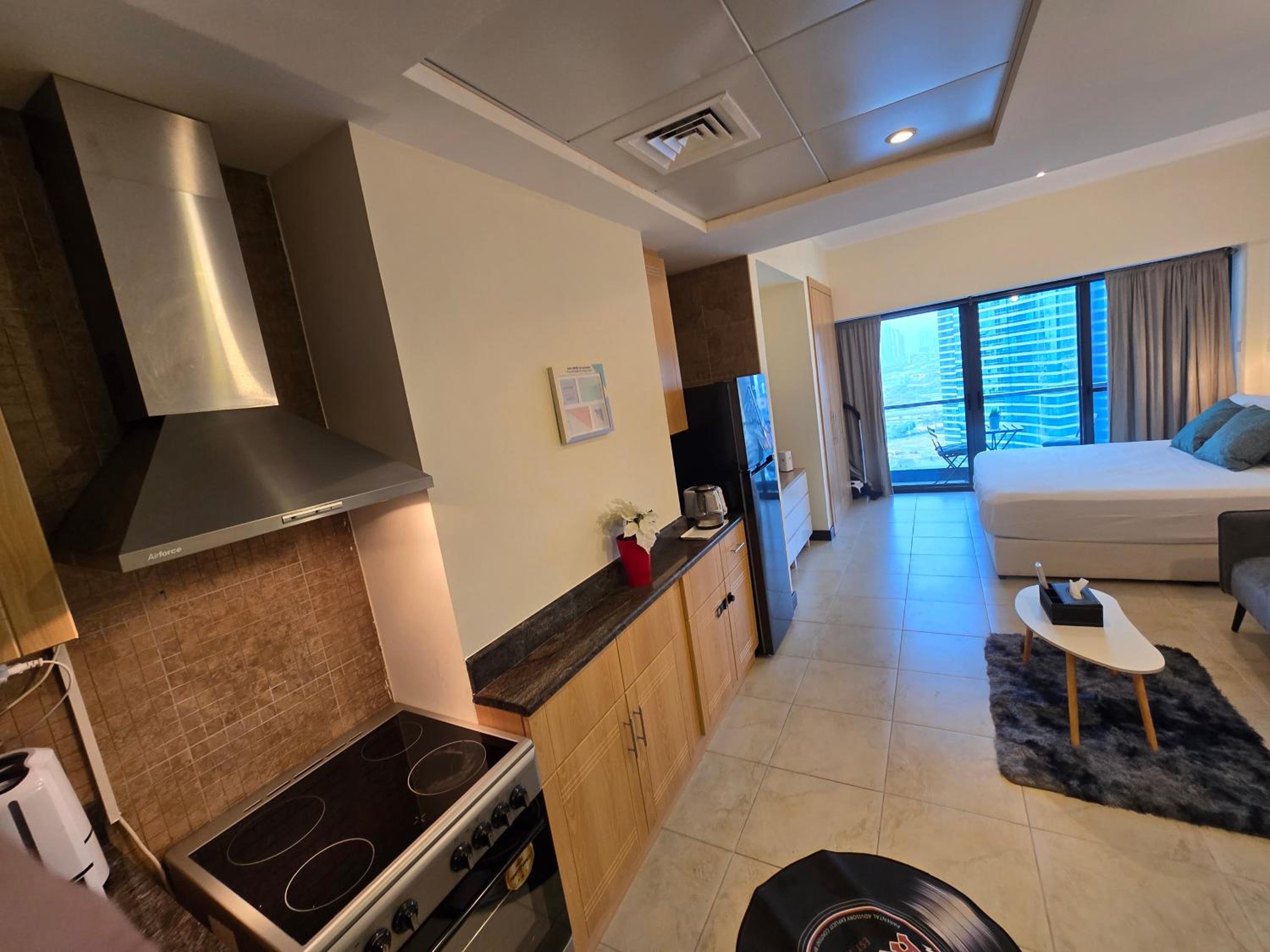 Click Stay - JLT - Entire Studio & Balcony Lakes view Apartment -NA