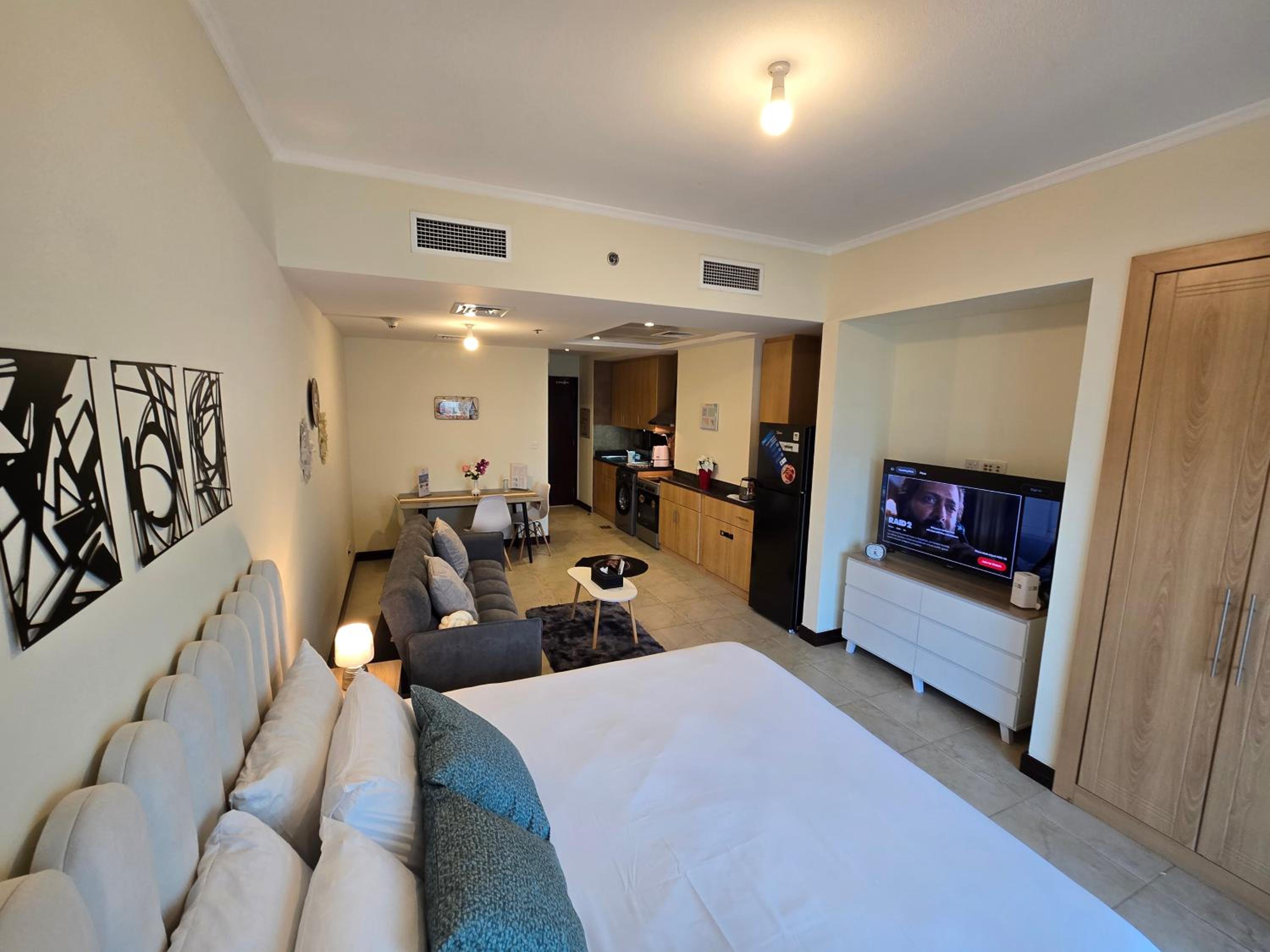 Click Stay - JLT - Entire Studio & Balcony Lakes view Apartment -NA