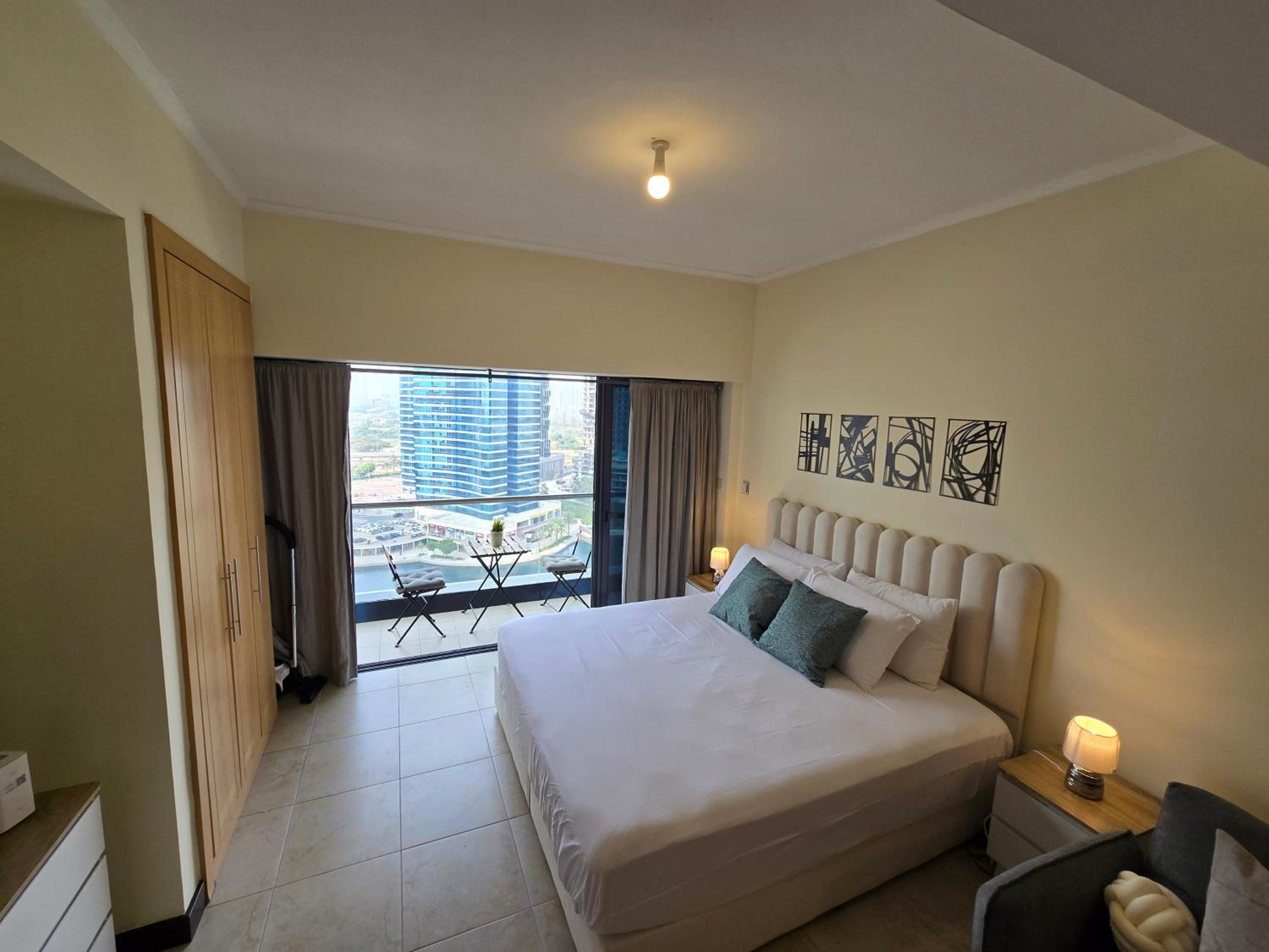 Click Stay - JLT - Entire Studio & Balcony Lakes view Apartment -NA