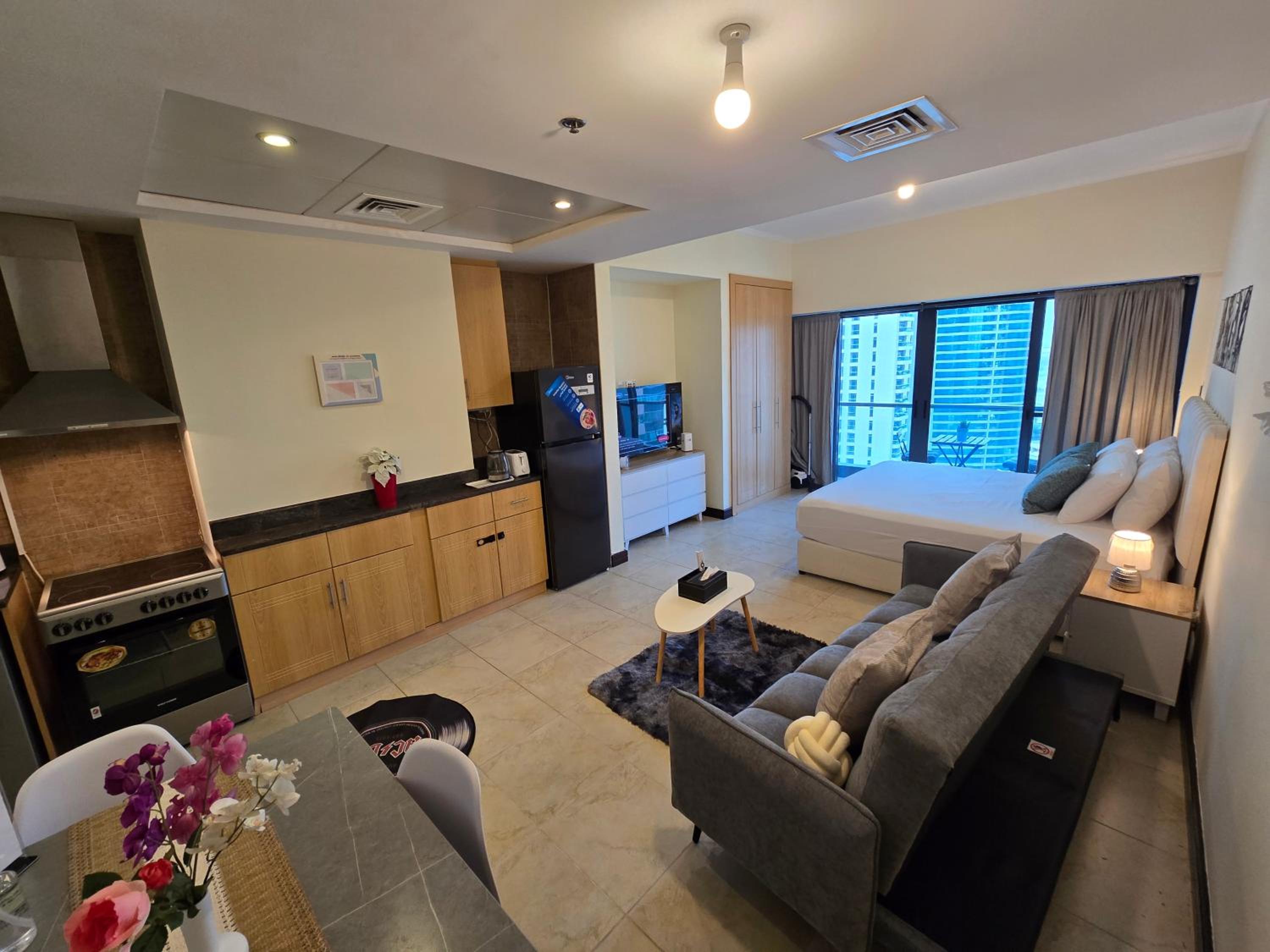 Click Stay - JLT - Entire Studio & Balcony Lakes view Apartment -NA