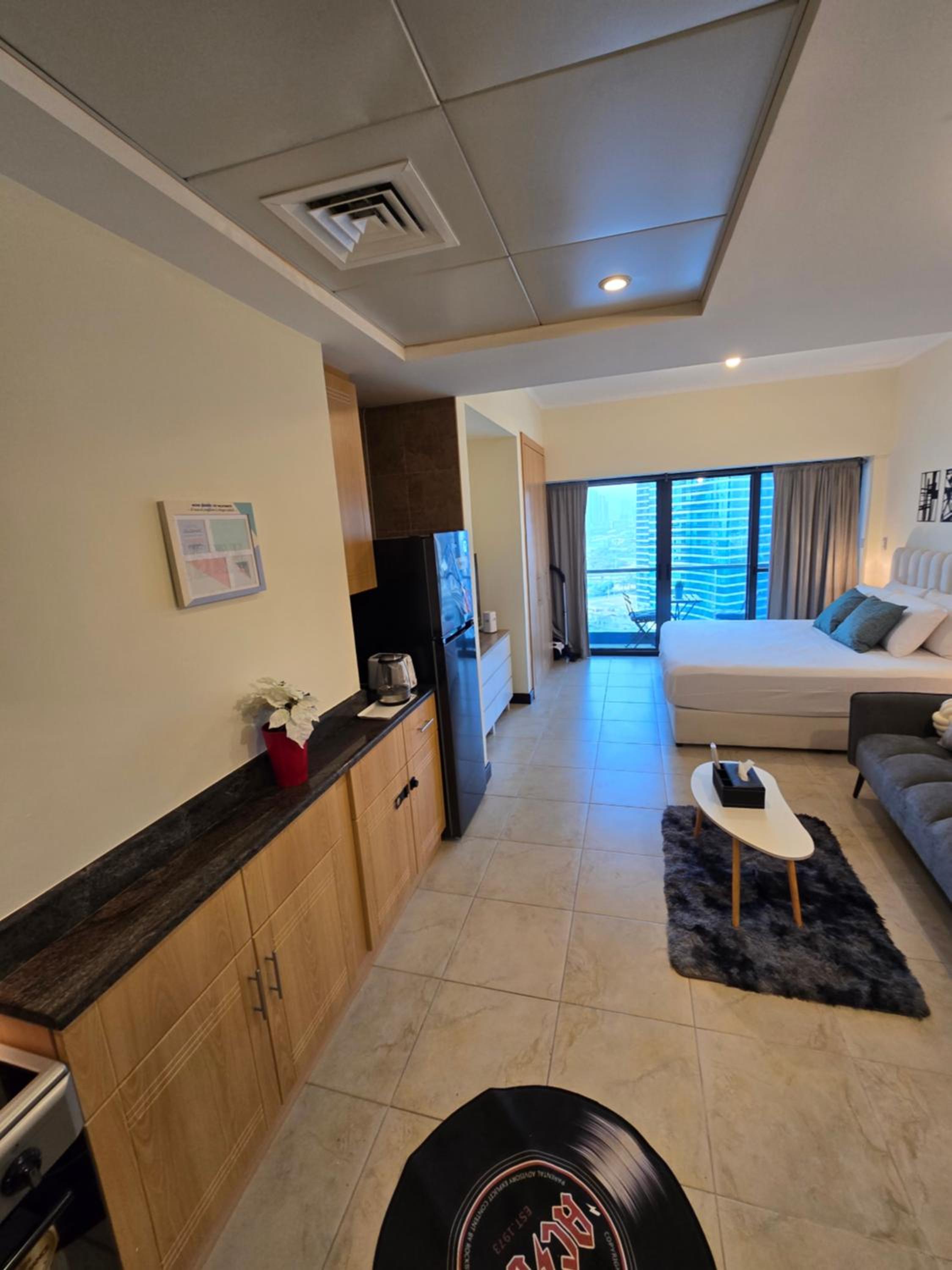 Click Stay - JLT - Entire Studio & Balcony Lakes view Apartment -NA