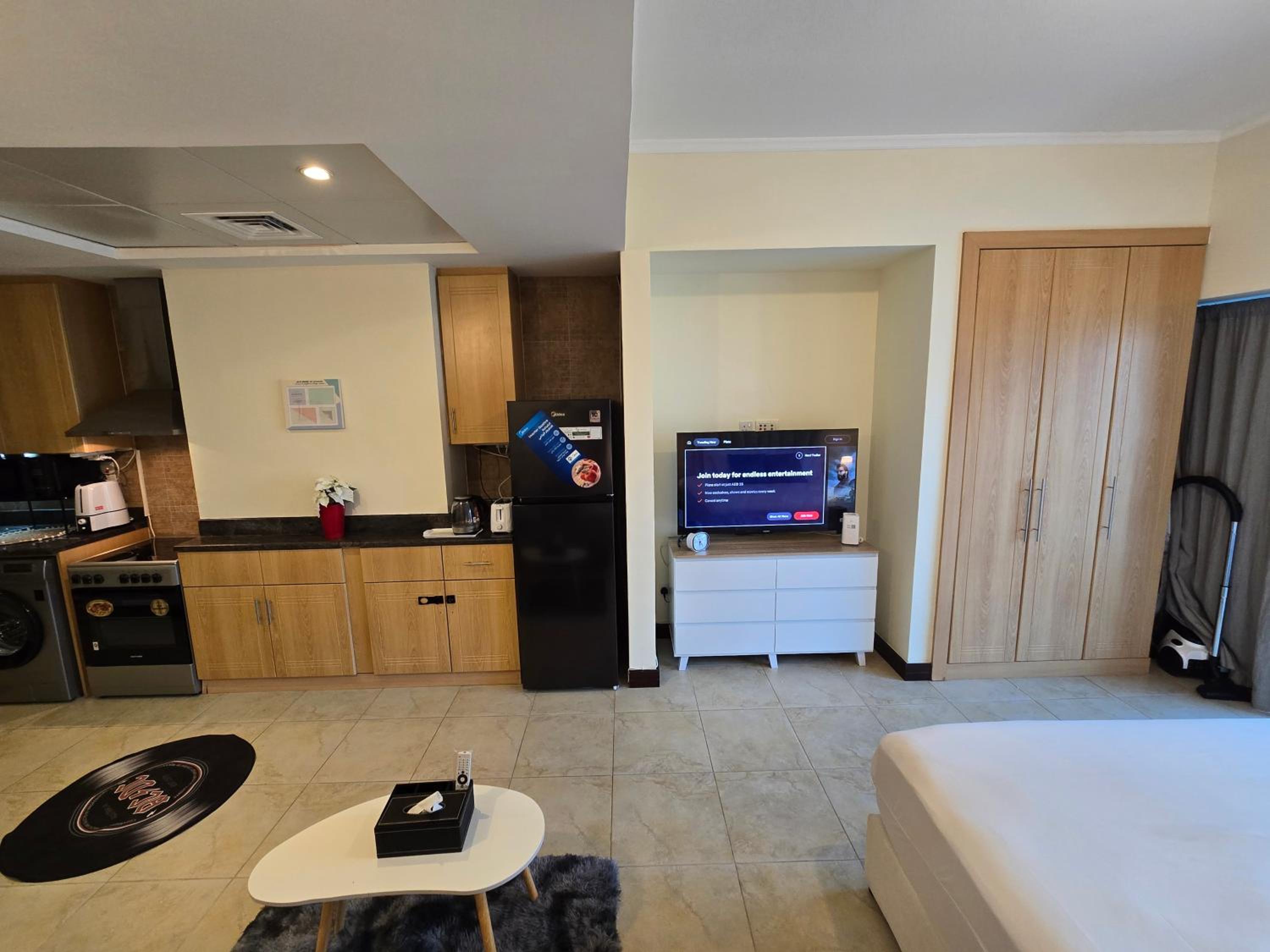 Click Stay - JLT - Entire Studio & Balcony Lakes view Apartment -NA