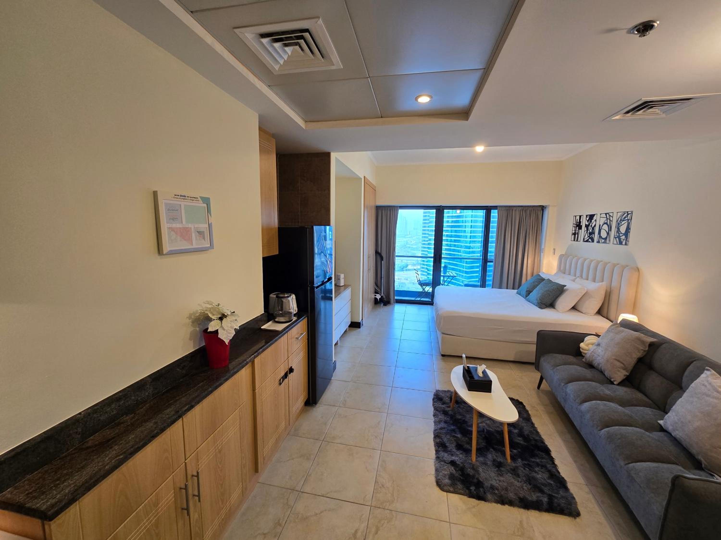 Click Stay - JLT - Entire Studio & Balcony Lakes view Apartment -NA