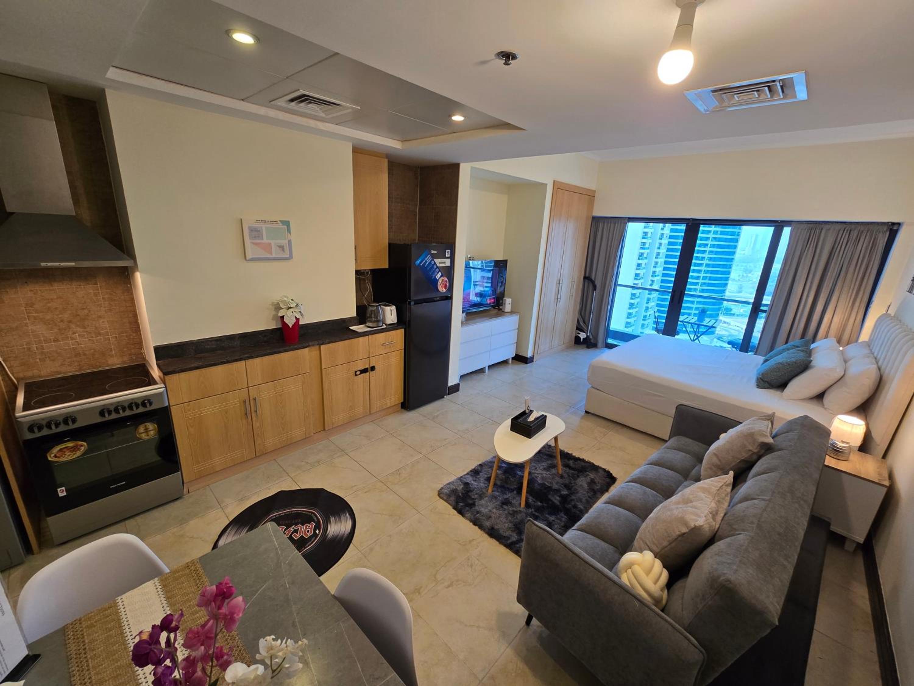 Click Stay - JLT - Entire Studio & Balcony Lakes view Apartment -NA
