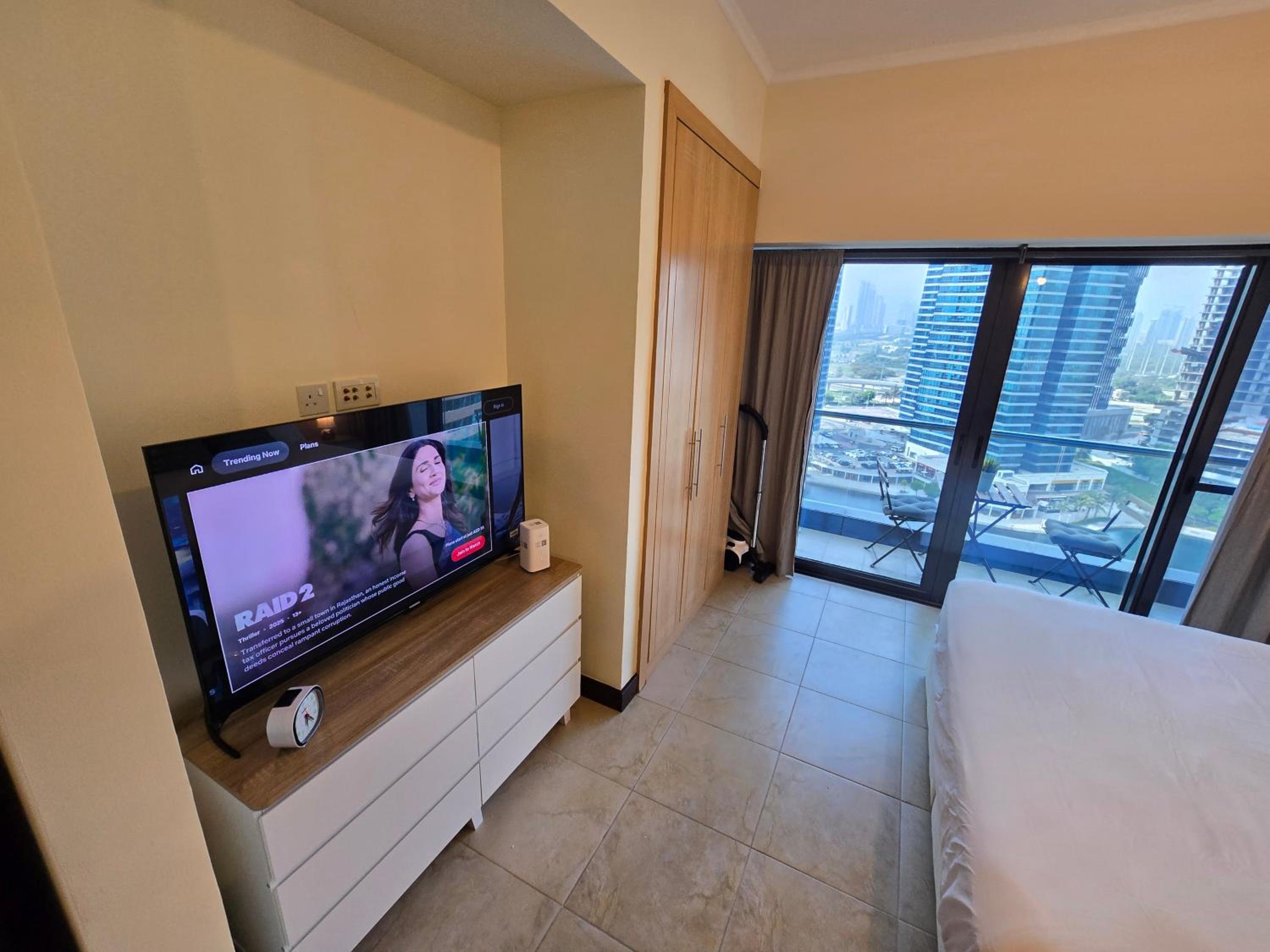 Click Stay - JLT - Entire Studio & Balcony Lakes view Apartment -NA