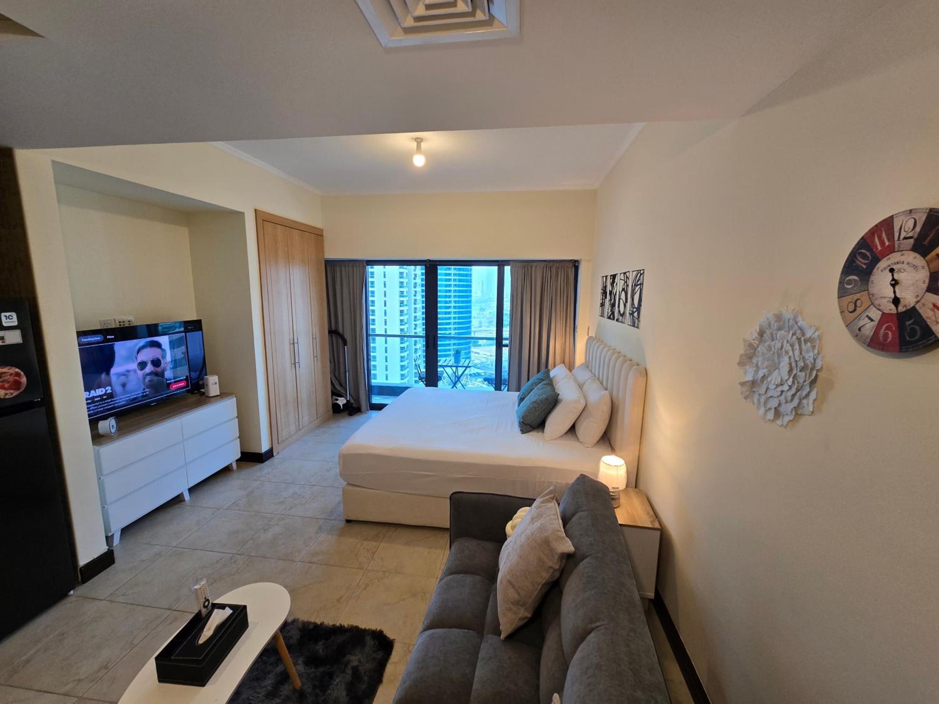 Click Stay - JLT - Entire Studio & Balcony Lakes view Apartment -NA