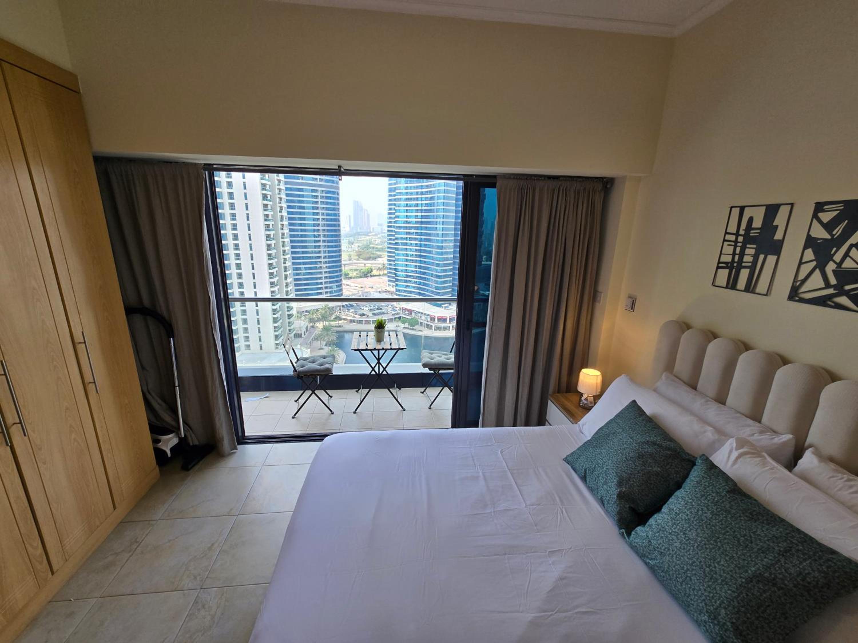 Click Stay - JLT - Entire Studio & Balcony Lakes view Apartment -NA