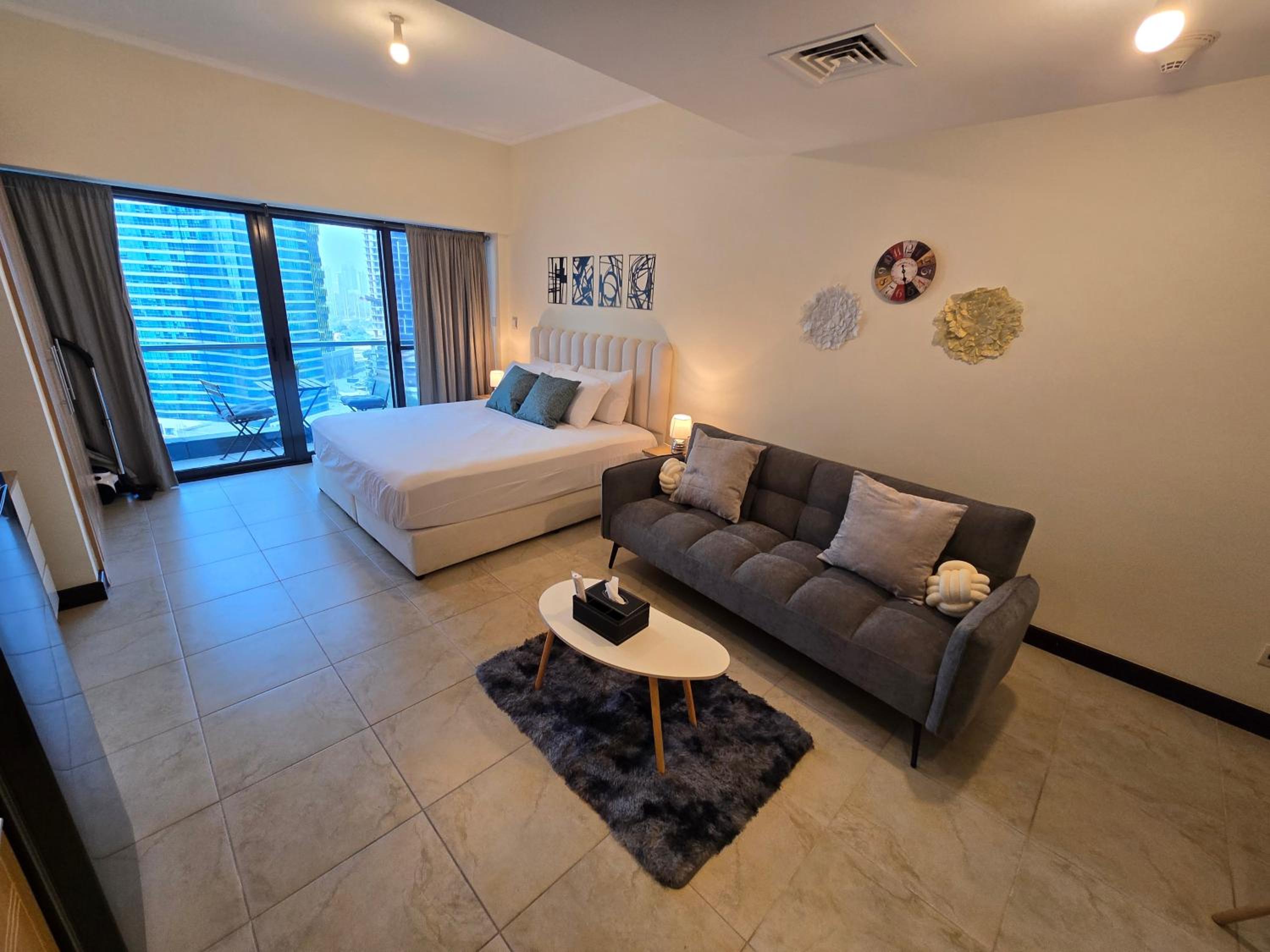 Click Stay - JLT - Entire Studio & Balcony Lakes view Apartment -NA