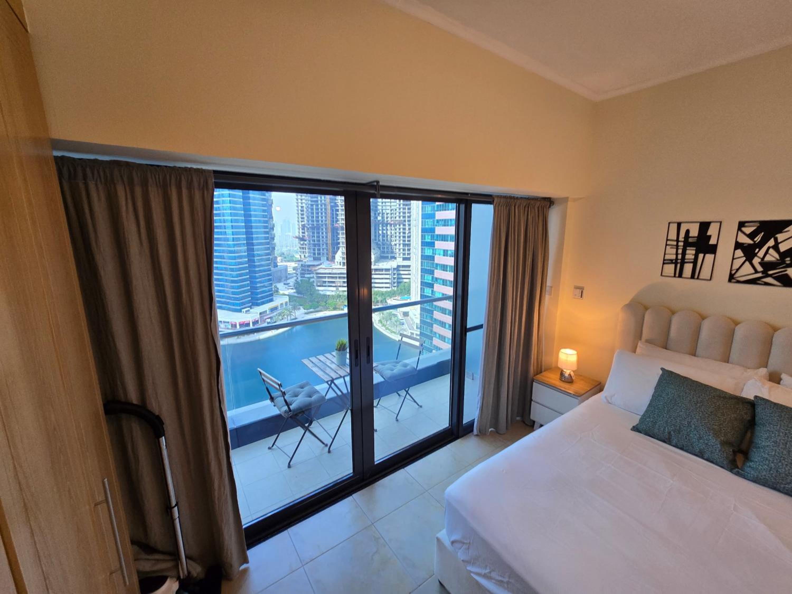 Click Stay - JLT - Entire Studio & Balcony Lakes view Apartment -NA