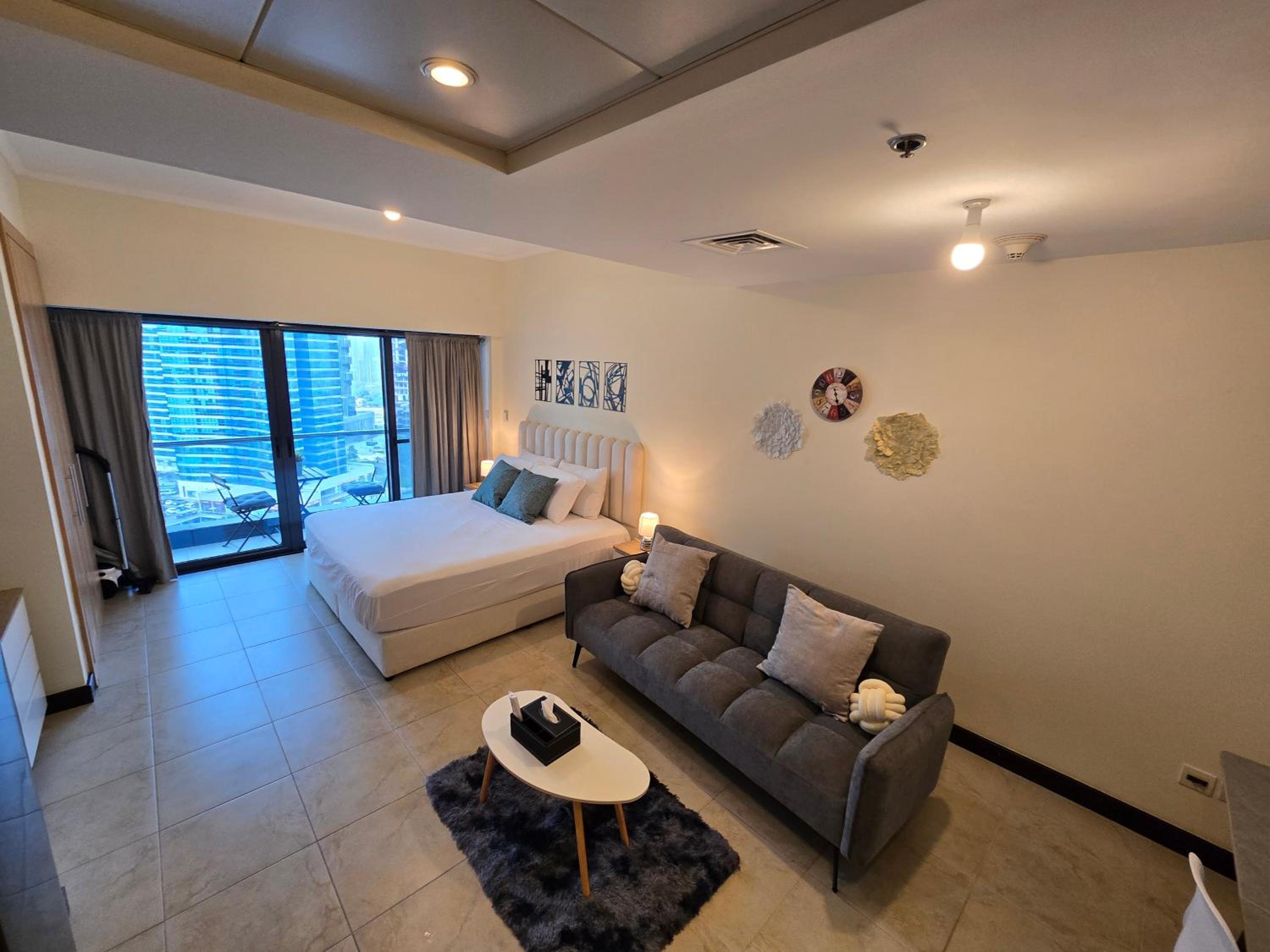 Click Stay - JLT - Entire Studio & Balcony Lakes view Apartment -NA