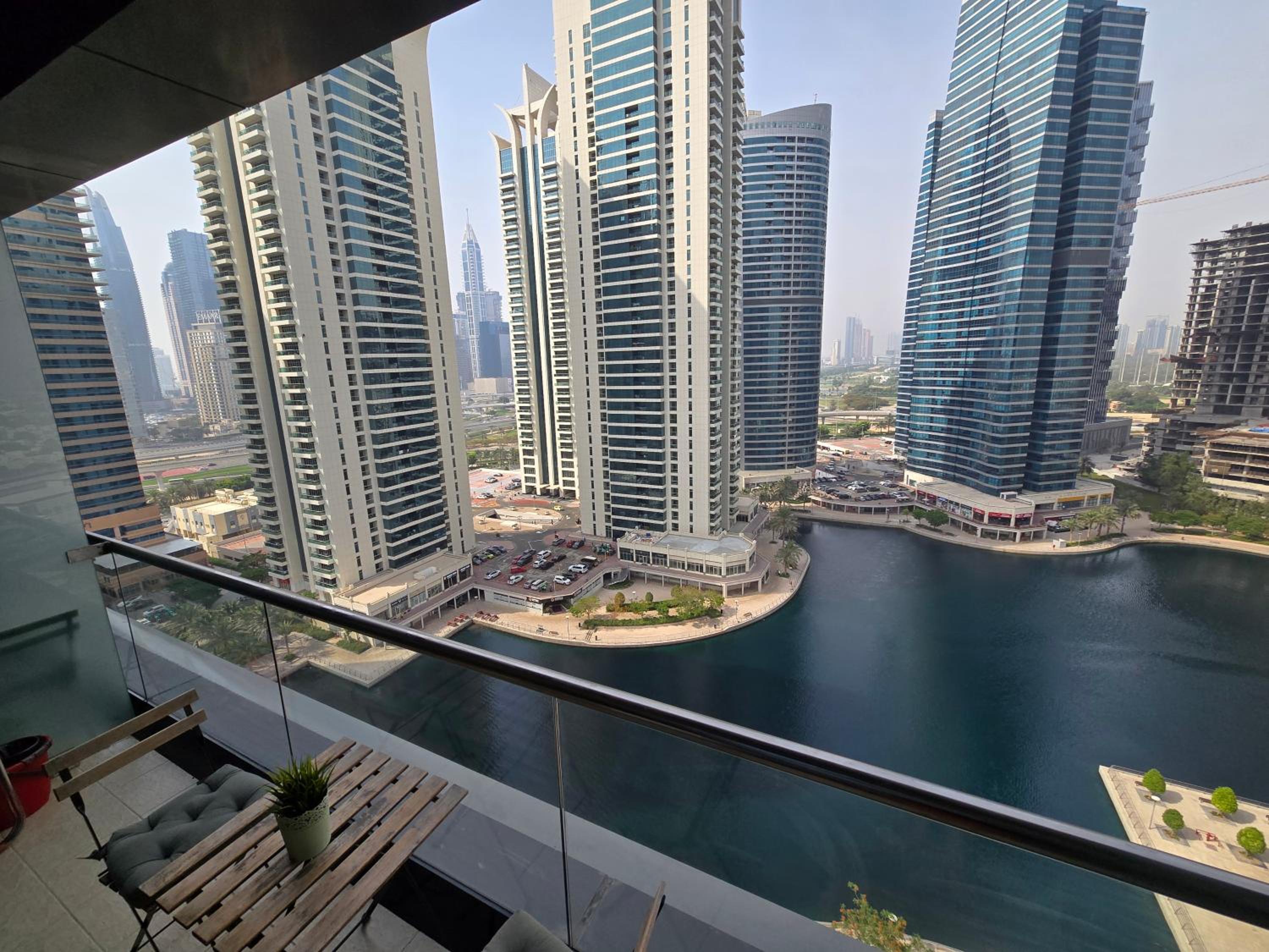 Click Stay - JLT - Entire Studio & Balcony Lakes view Apartment -NA