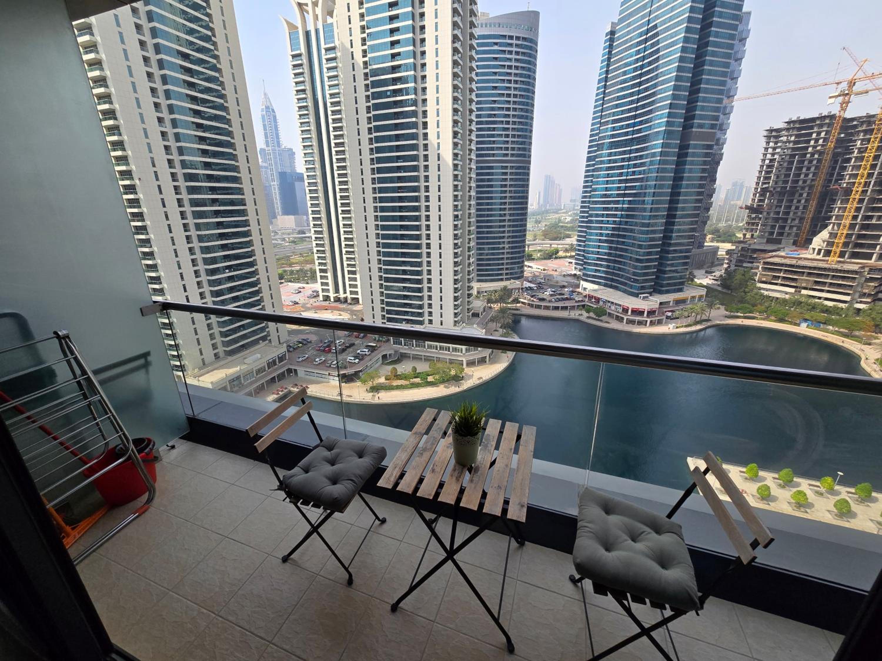 Click Stay - JLT - Entire Studio & Balcony Lakes view Apartment -NA