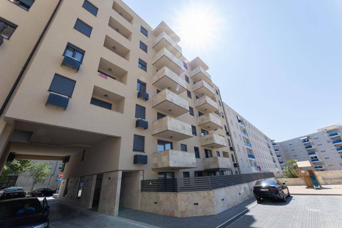 Luxury apartment Žnjan,Split-two bathrooms and free parking