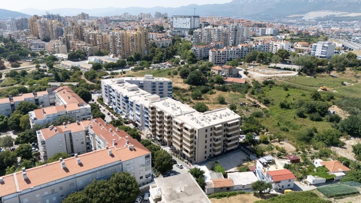 Luxury apartment Žnjan,Split-two bathrooms and free parking