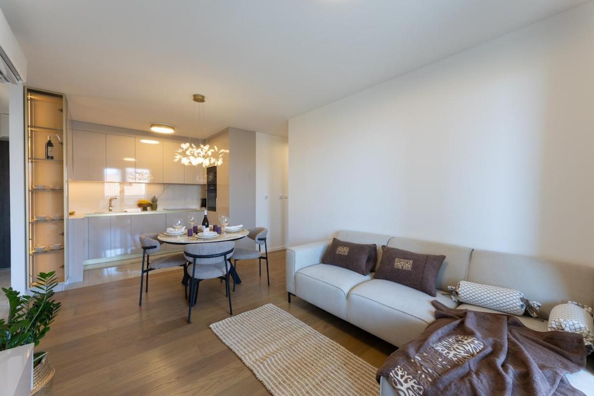 Luxury apartment Žnjan,Split-two bathrooms and free parking