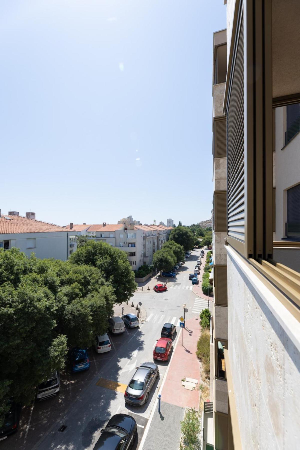 Luxury apartment Žnjan,Split-two bathrooms and free parking