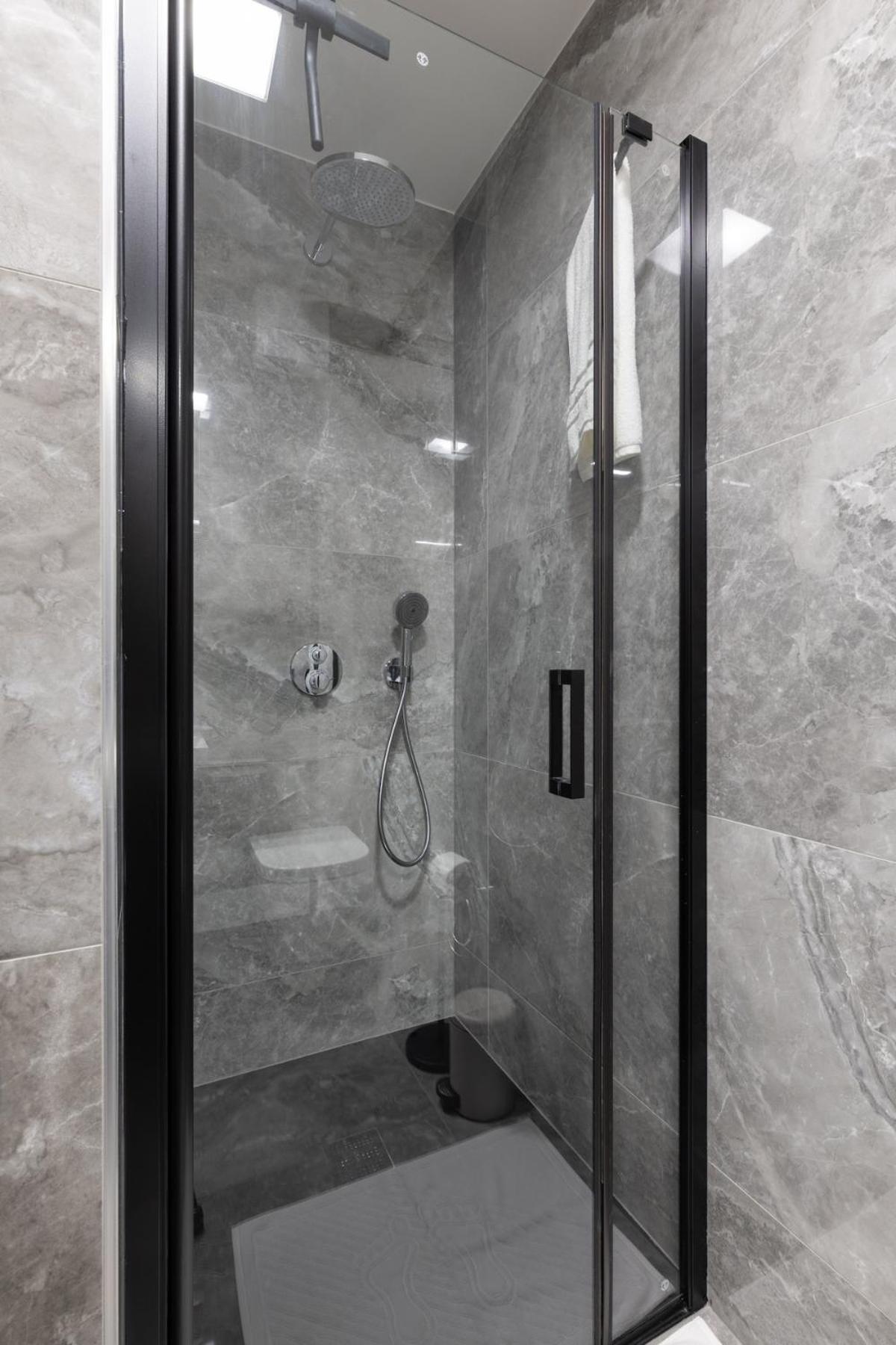 Luxury apartment Žnjan,Split-two bathrooms and free parking