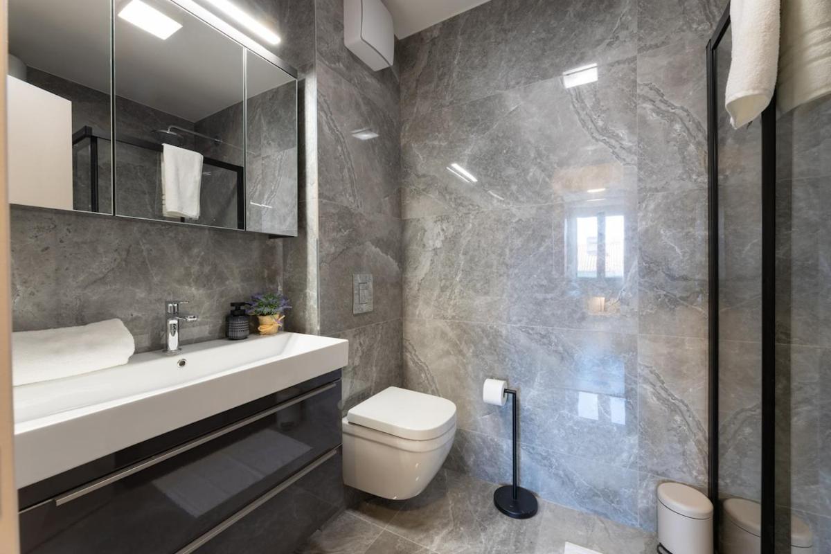 Luxury apartment Žnjan,Split-two bathrooms and free parking
