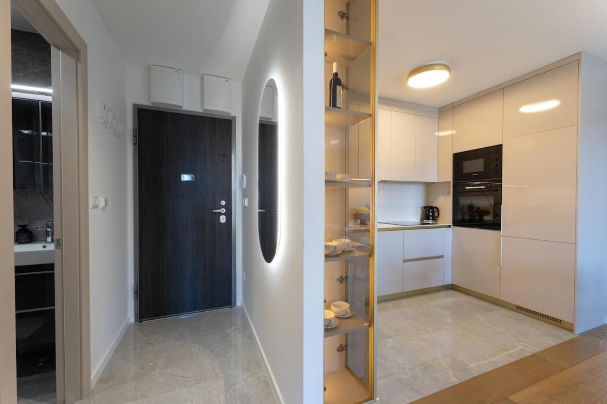 Luxury apartment Žnjan,Split-two bathrooms and free parking
