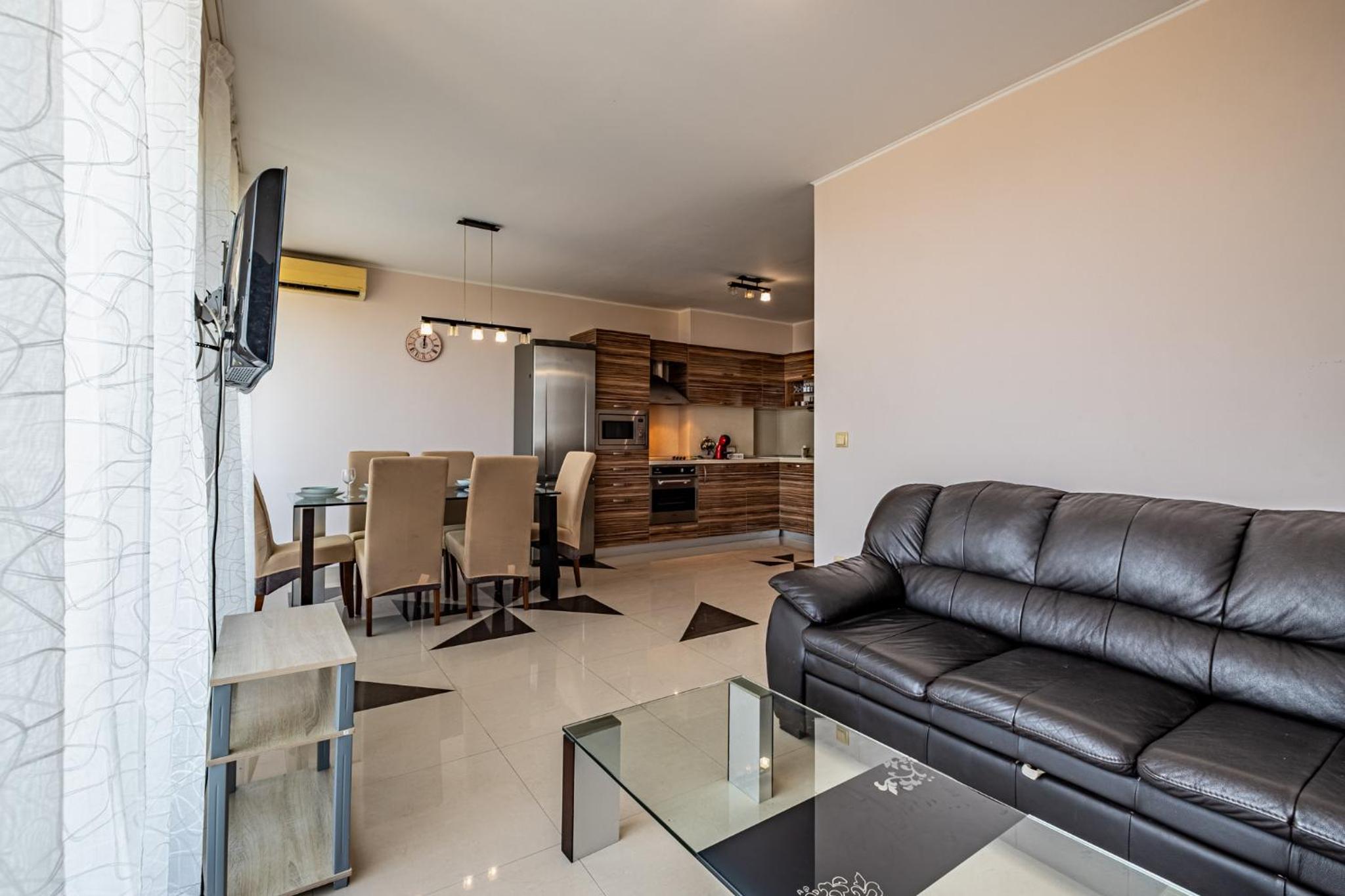 Luxury 2 bedroom apartment with sea view