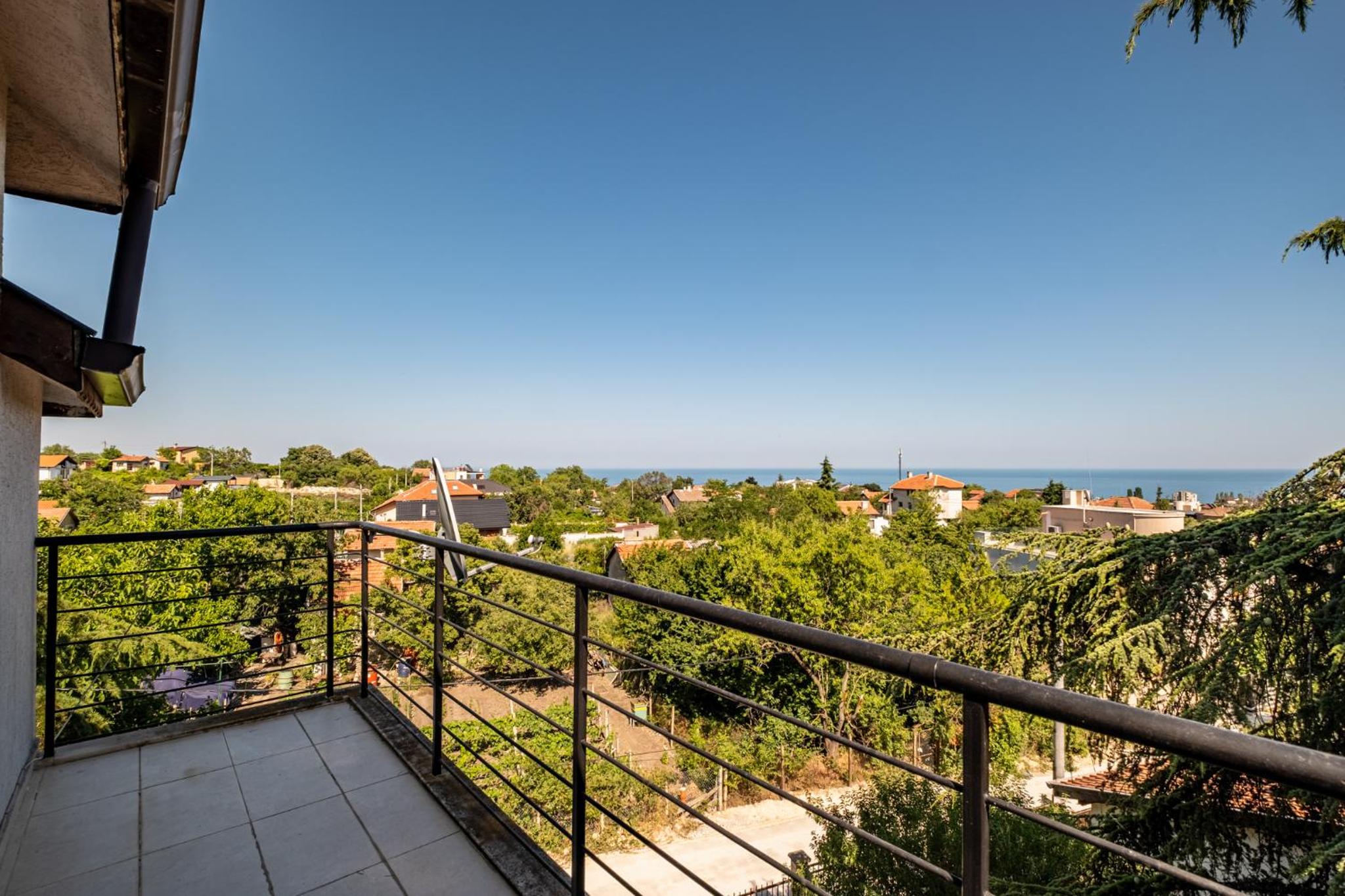 Luxury 2 bedroom apartment with sea view