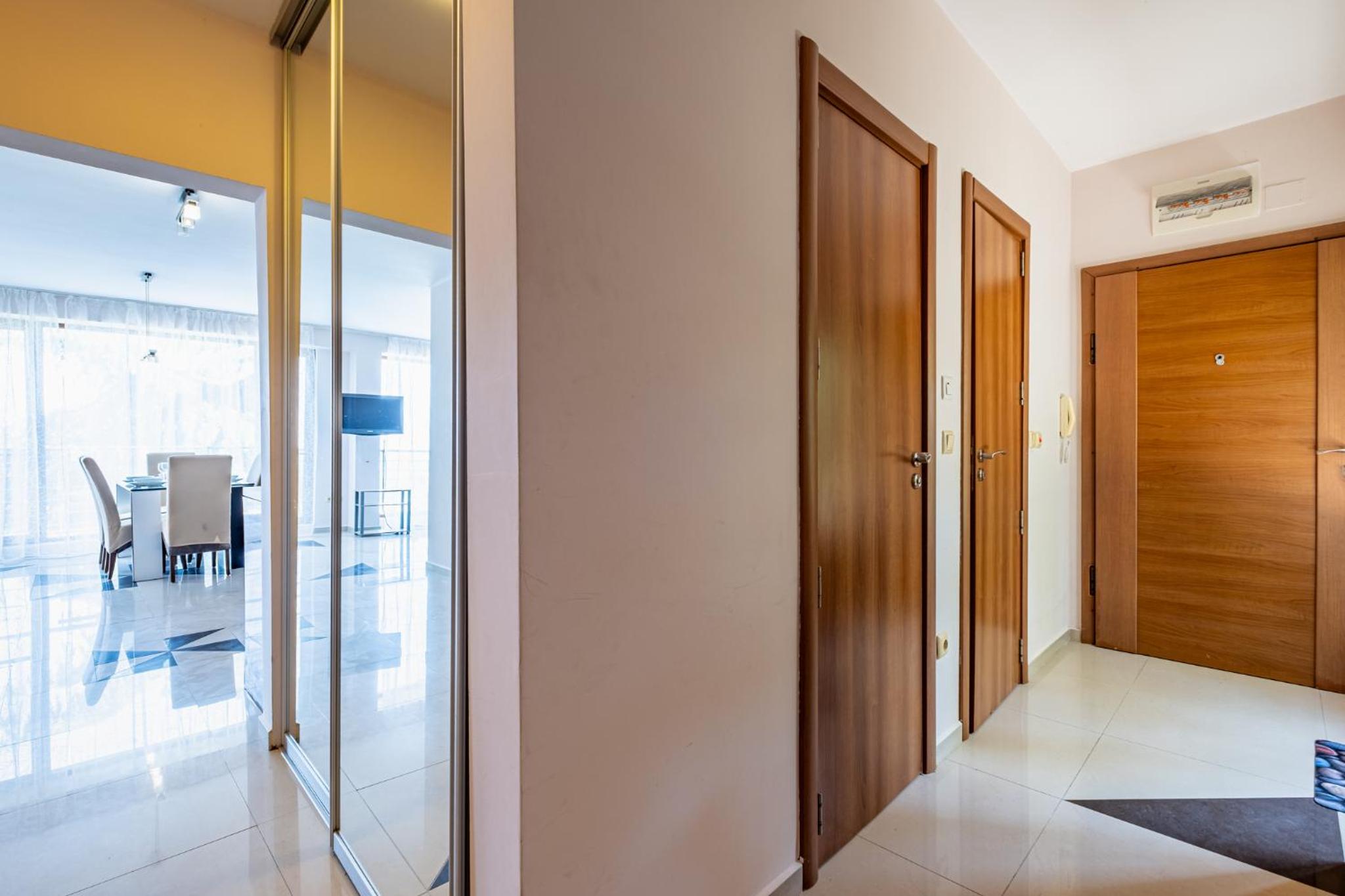 Luxury 2 bedroom apartment with sea view