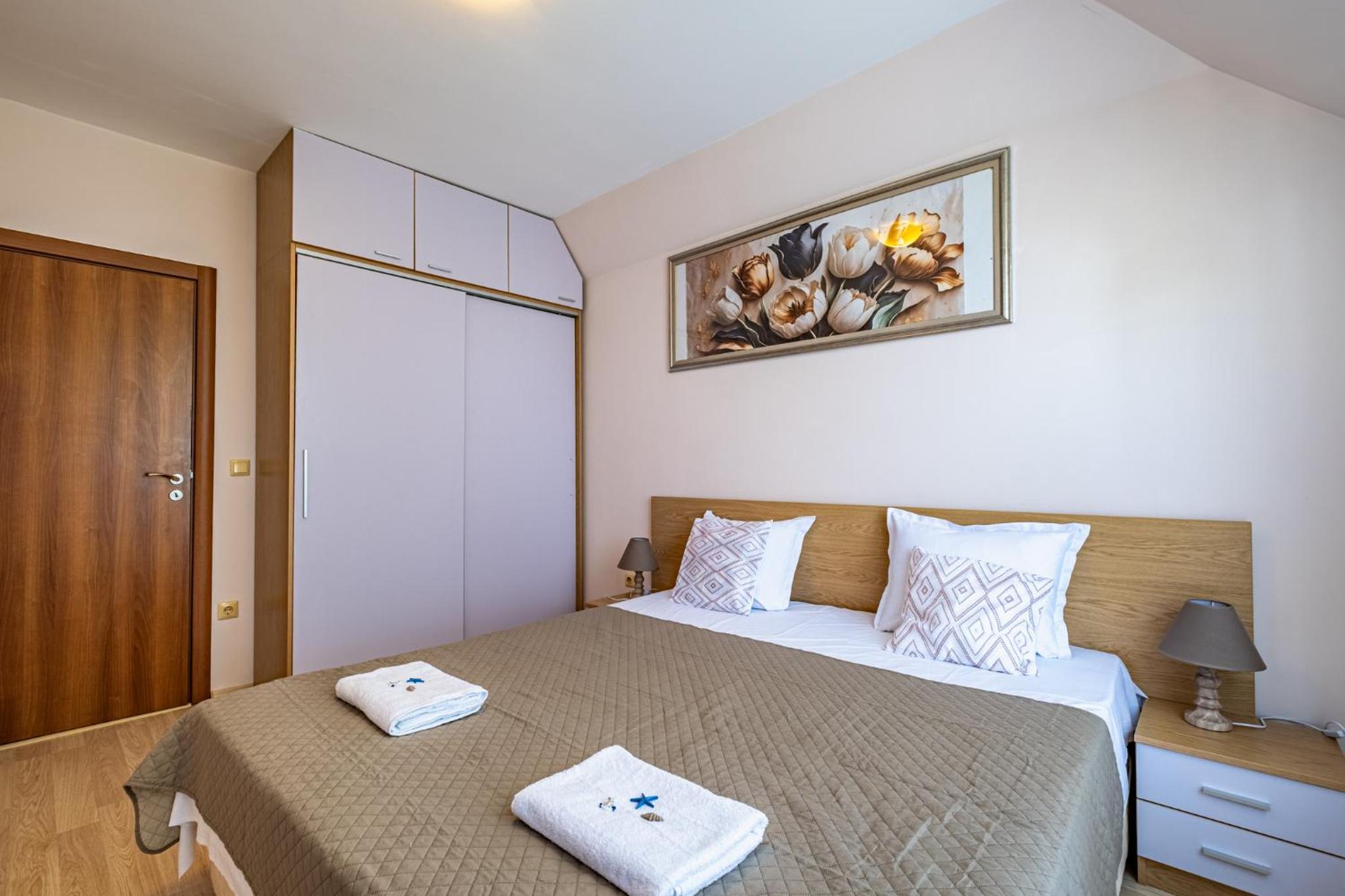 Luxury 2 bedroom apartment with sea view