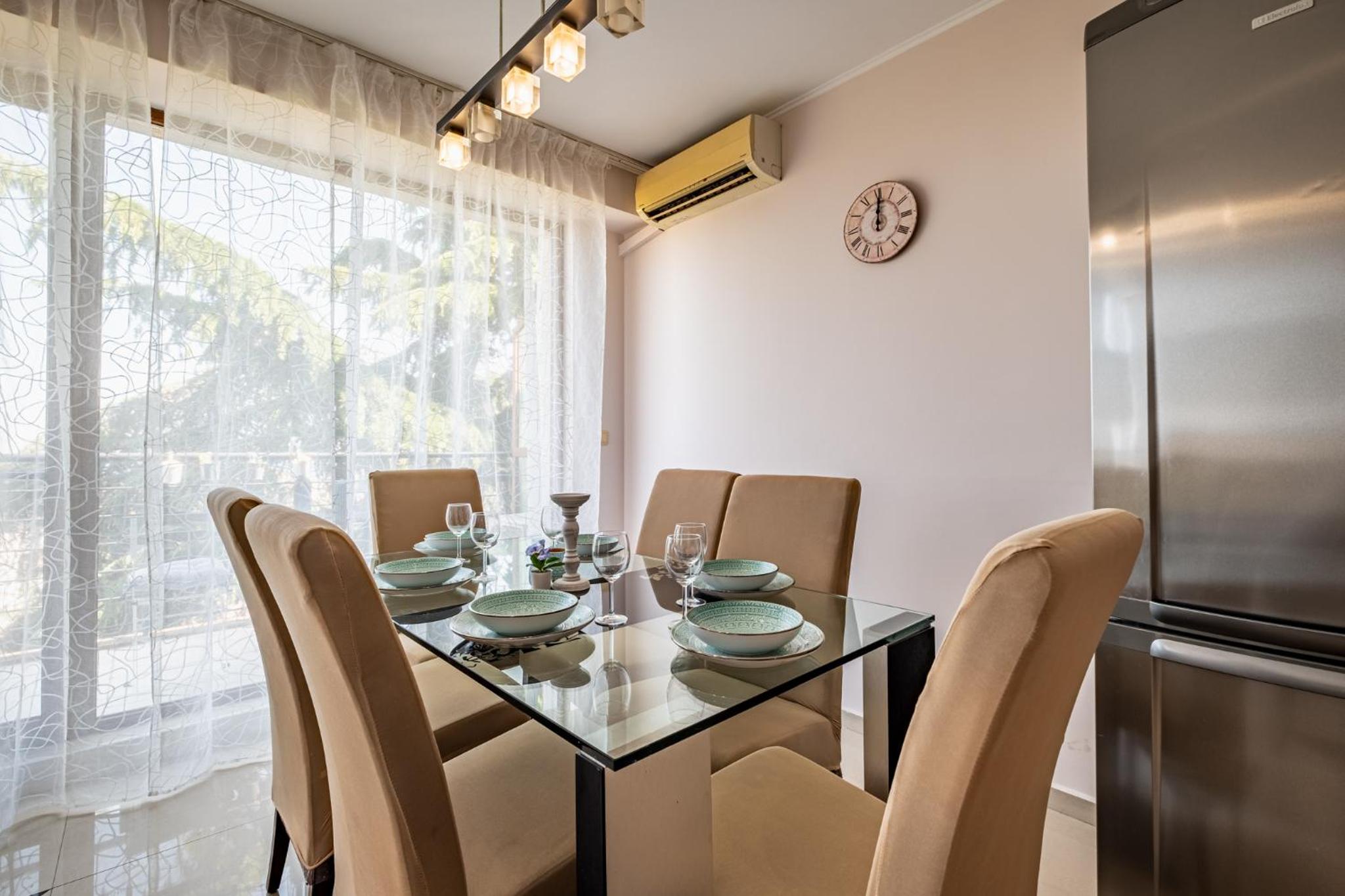 Luxury 2 bedroom apartment with sea view