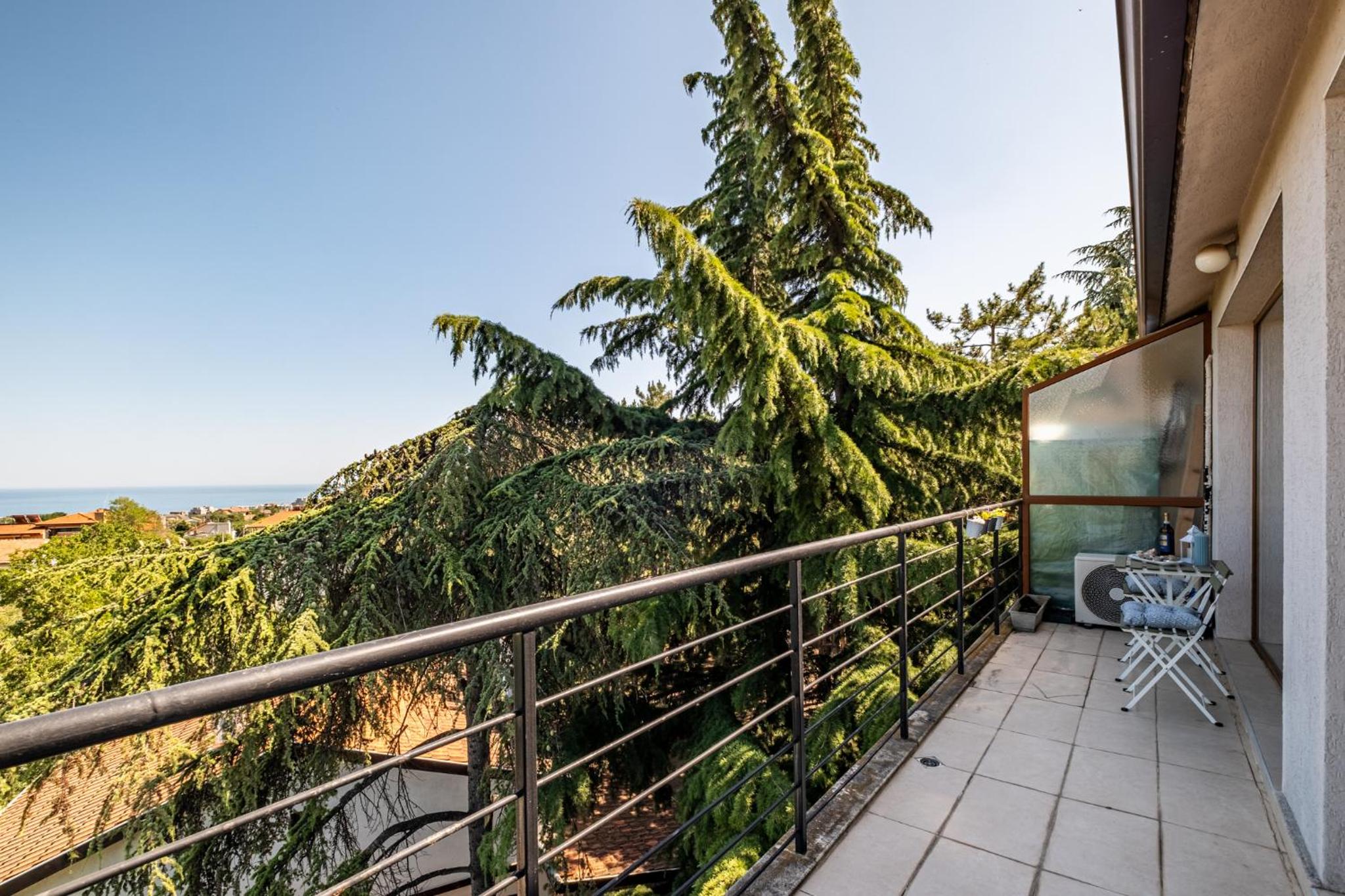 Luxury 2 bedroom apartment with sea view