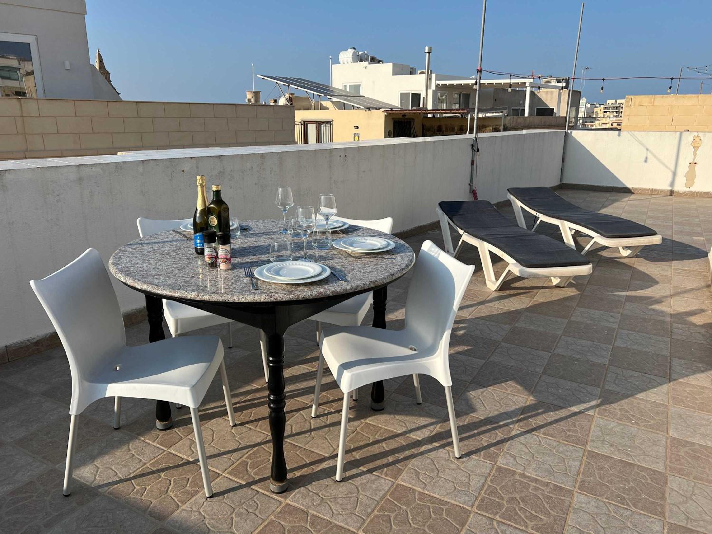 Spacious house with roof-terrace