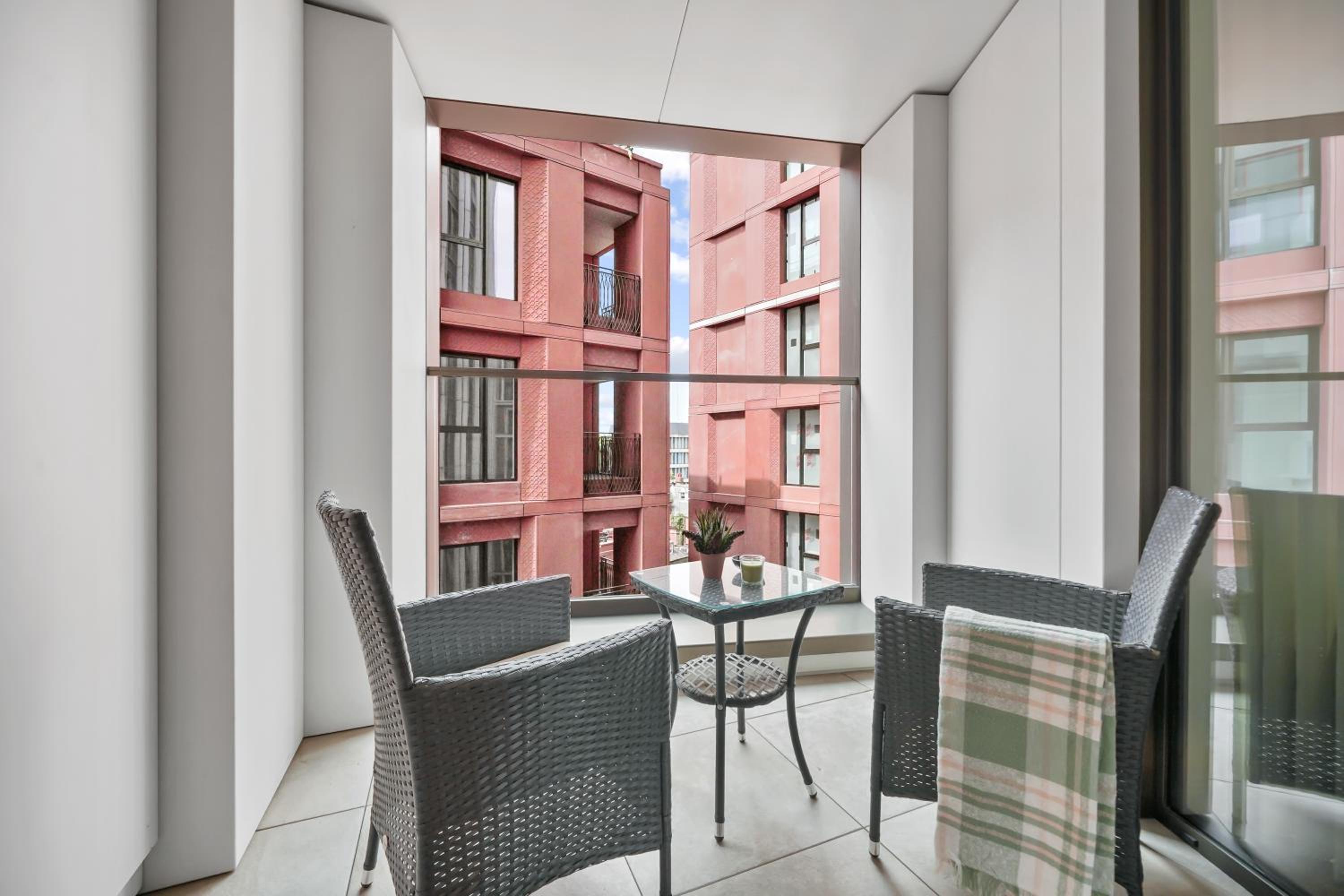 Stylish Luxe 2BR Flat#5Min Walk Paddington station, 20Min Heathrow Express