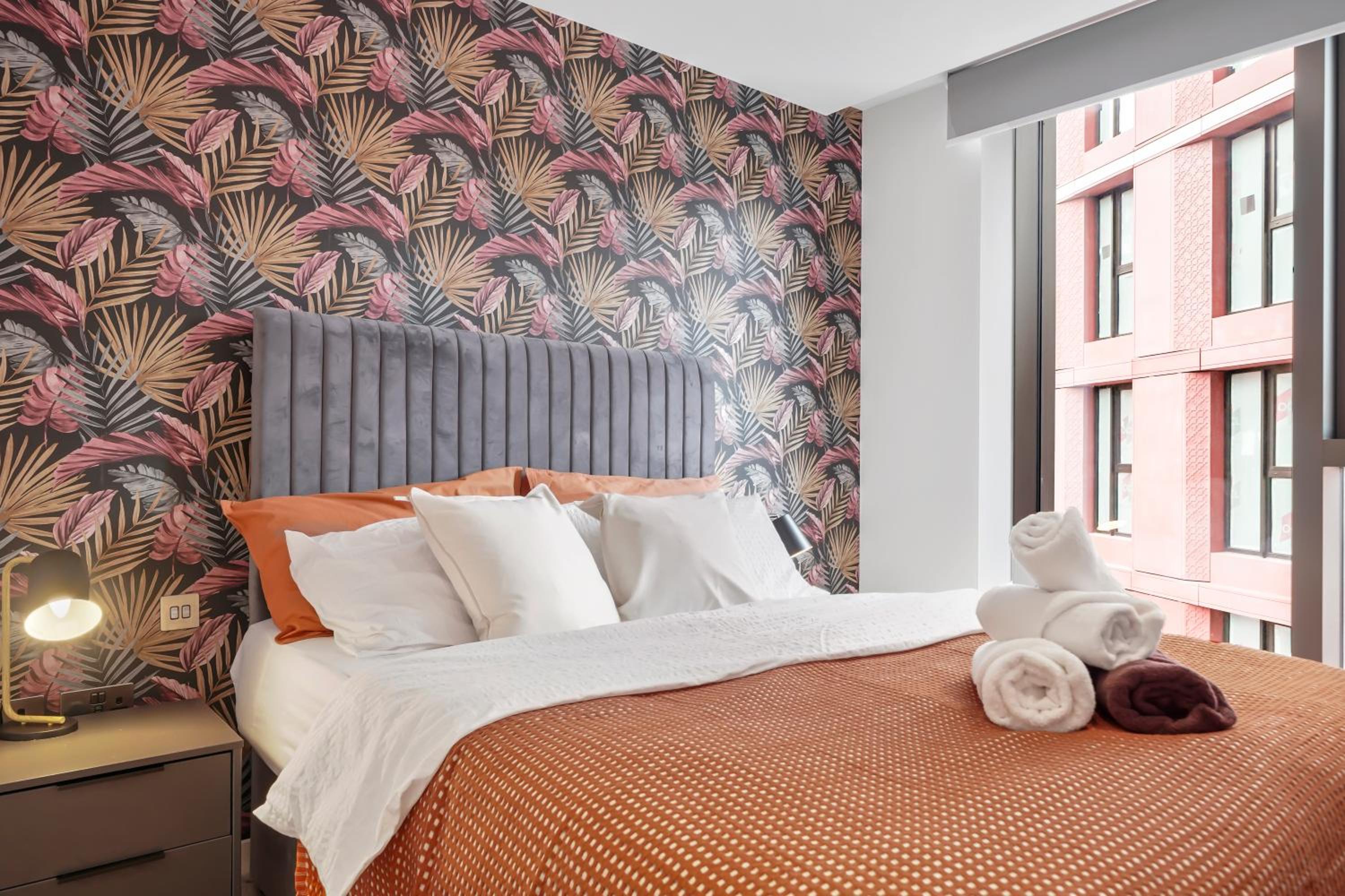 Stylish Luxe 2BR Flat#5Min Walk Paddington station, 20Min Heathrow Express