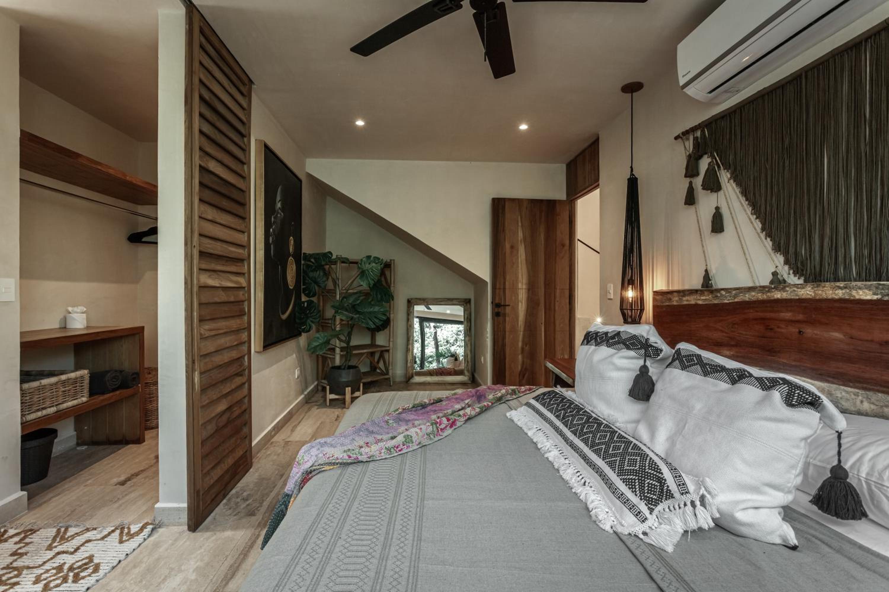Ka'ana Condo