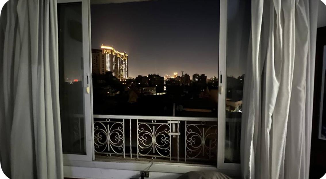شقه عوائل للمتزوجين فقط ويمنع شرب الكحول داخل الشقه منعا باتا تتكون من غرفتين وصاله مطله على السفاره السعوديه القديمه والسفاره الايطاليه ملاصقه لكليه الطب 