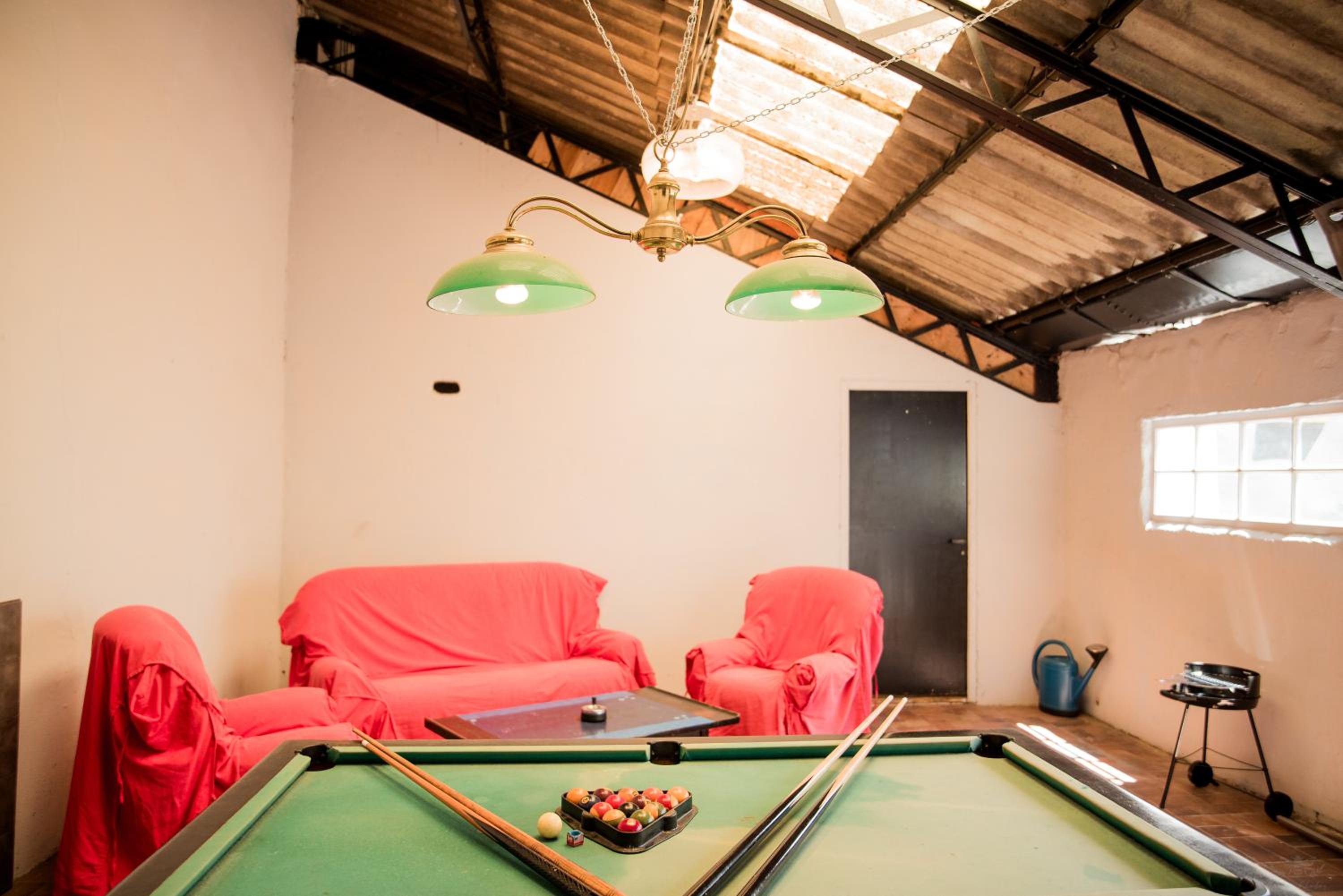 Chez Les Artistes Jacuzzi terrasse et billard