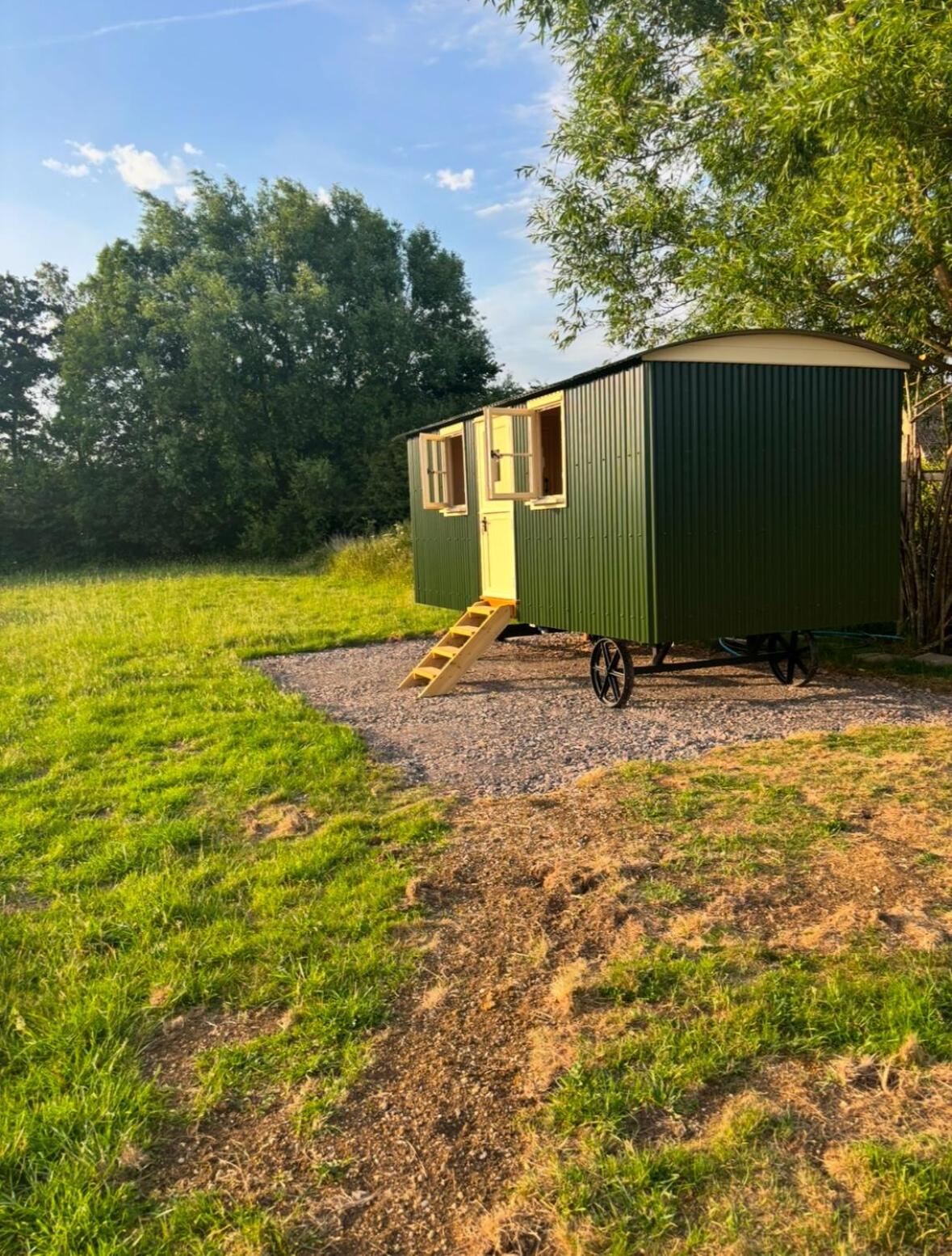 Cosy Shepherd Hut