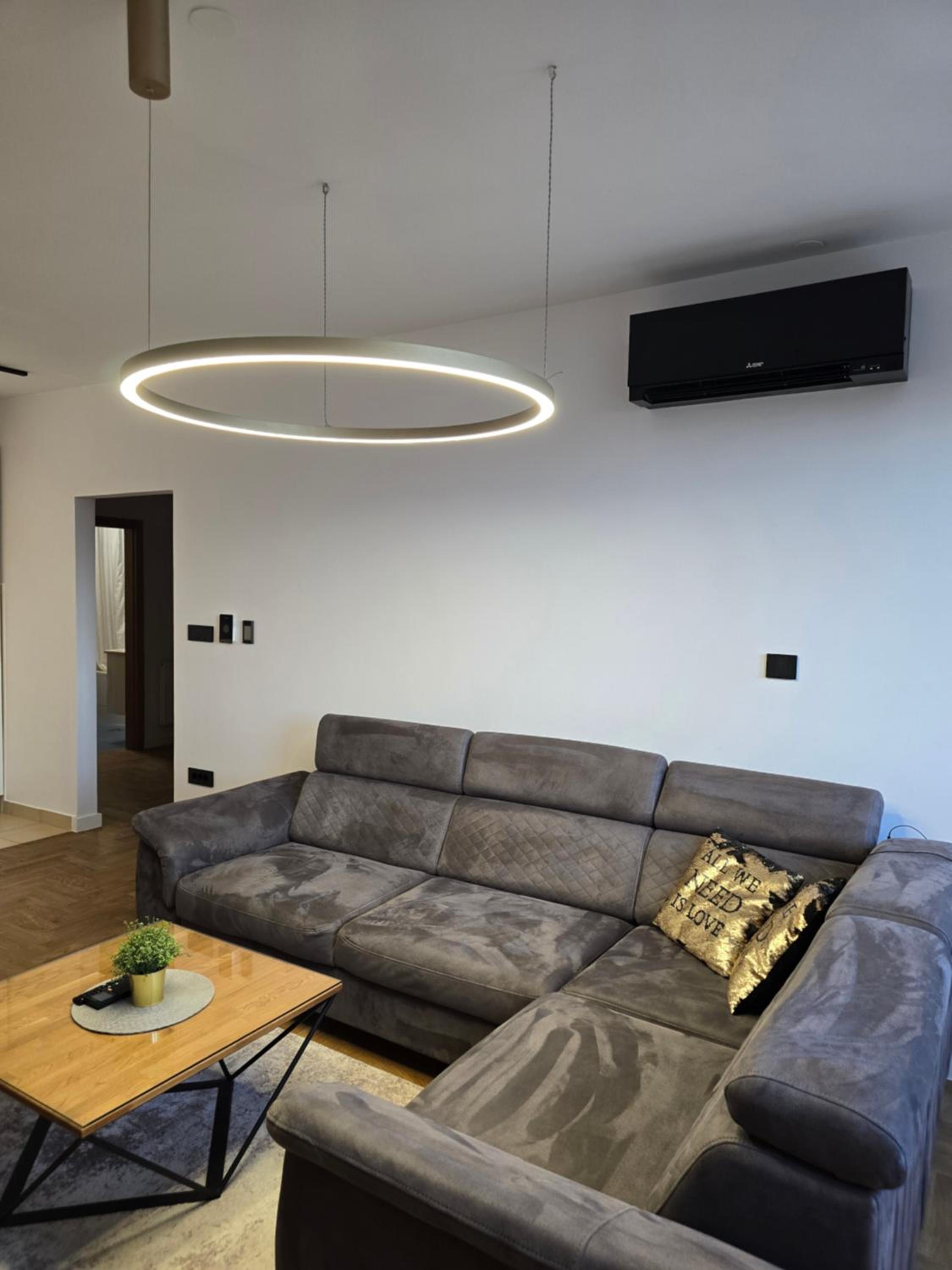 OSIJEK SPACE CENTAR - Self Check in, Free Private Parking