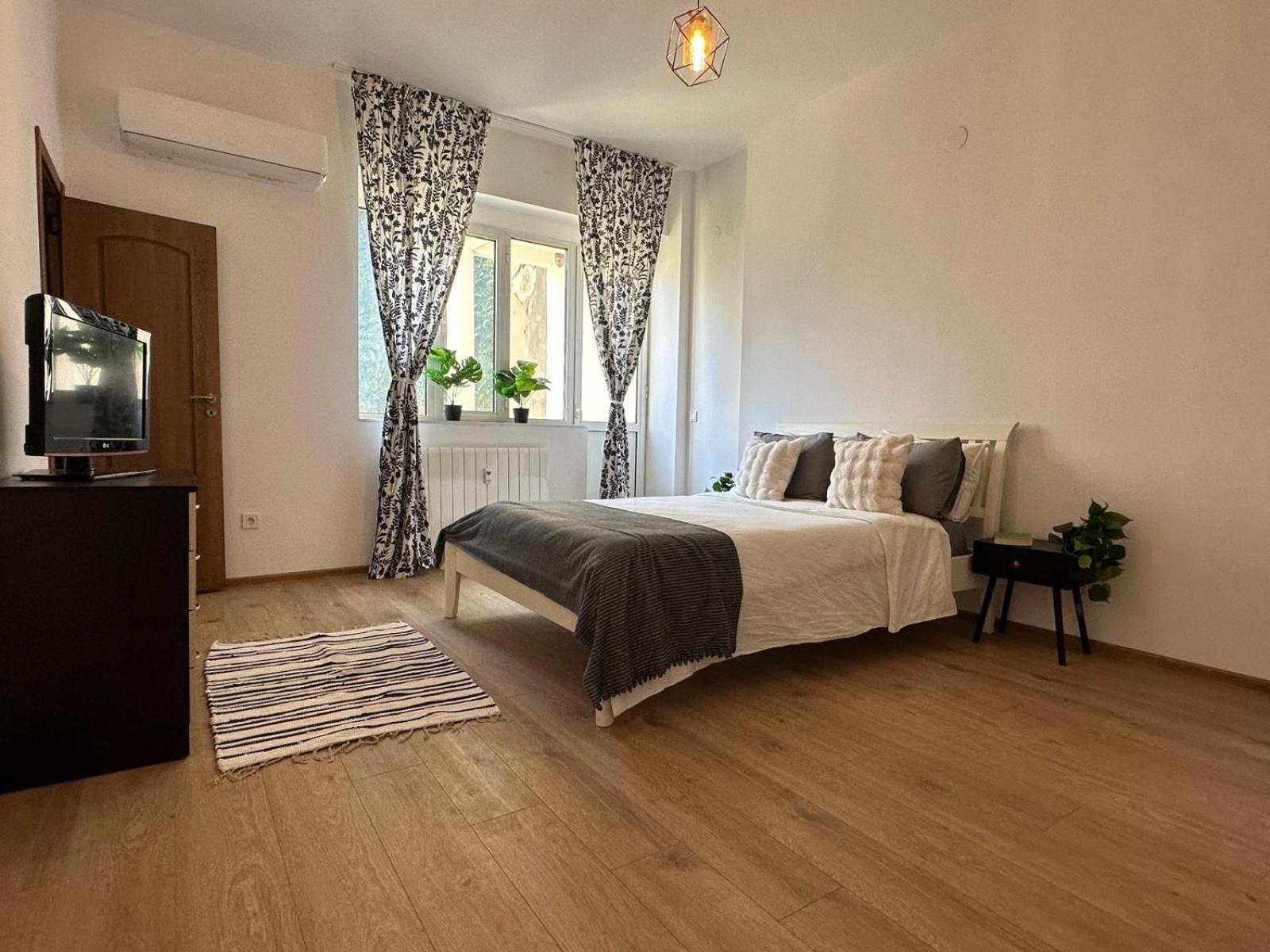 Bright, City Centre, 1BR Apartment , Next to Sofia University