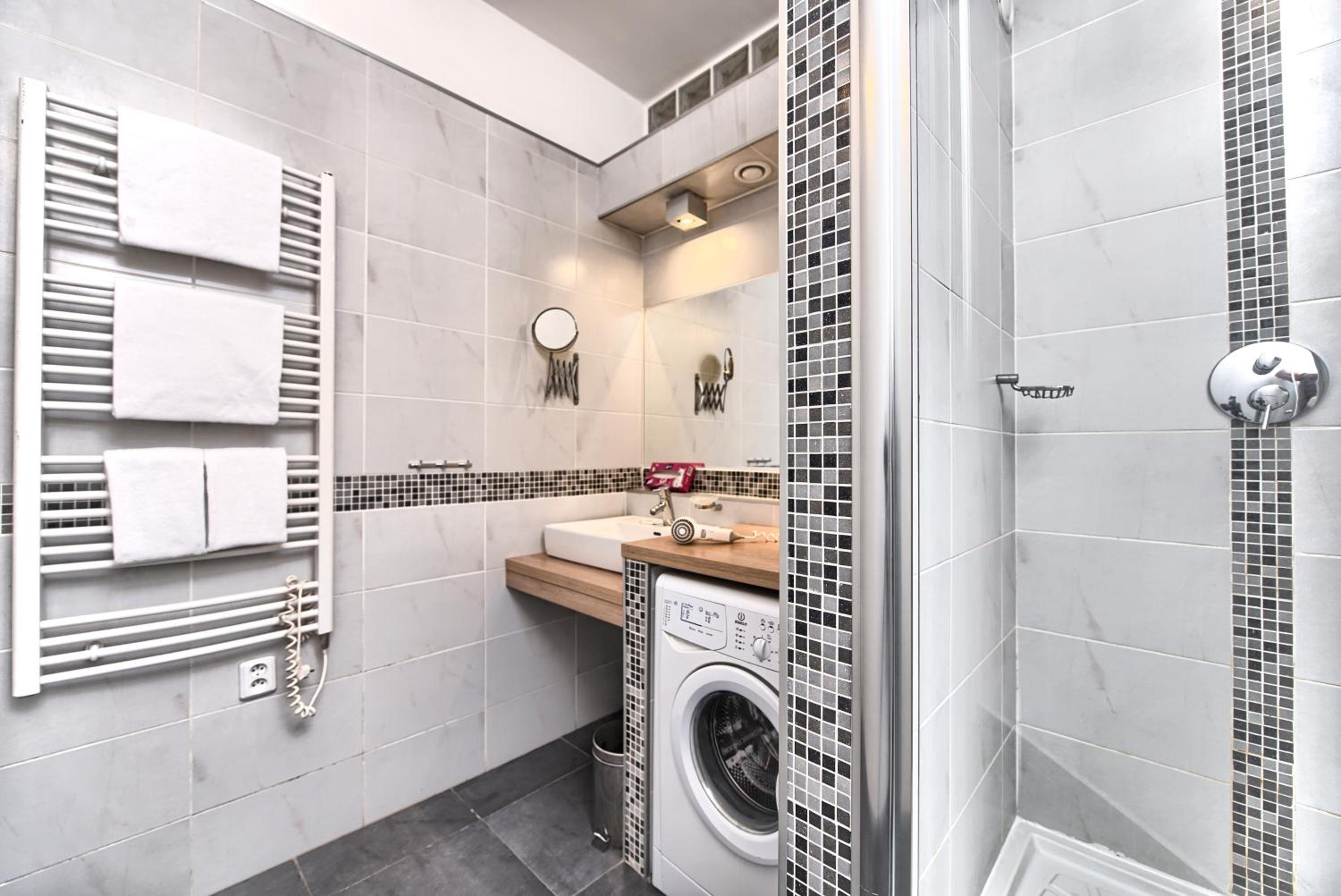 Ostrovni 7 Apartments