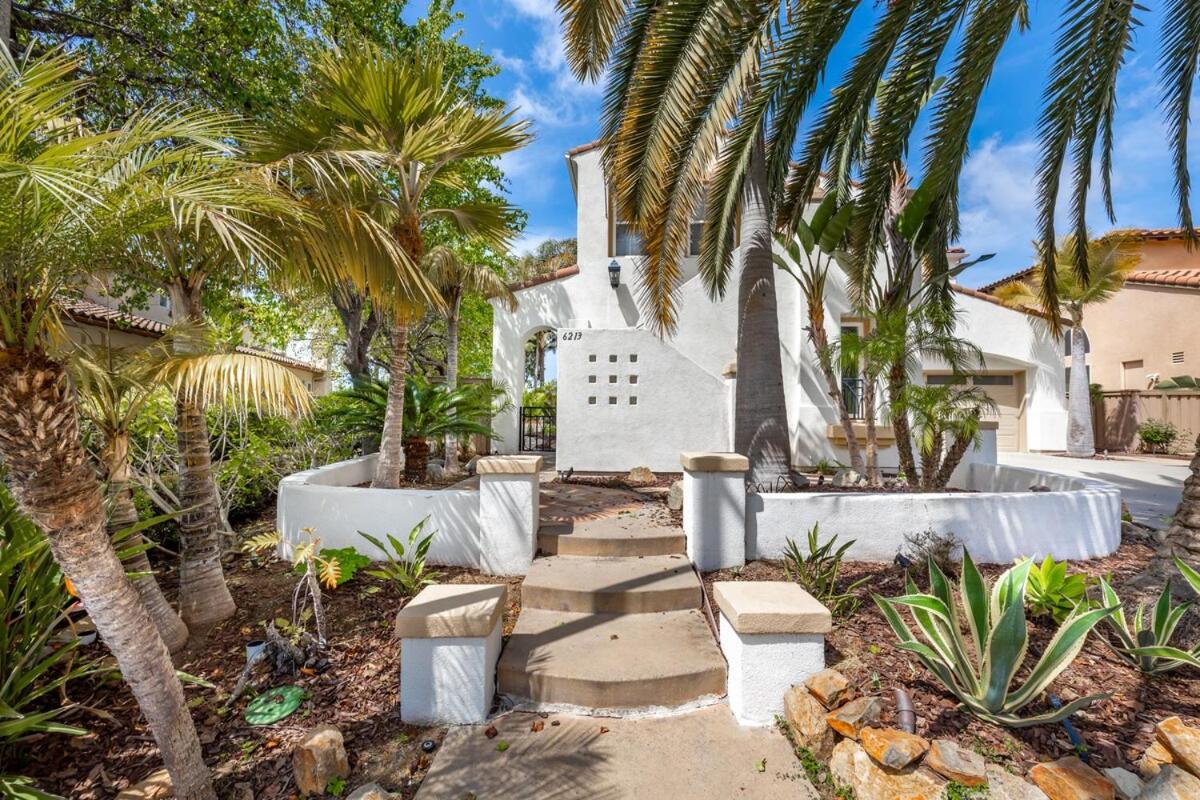 Spacious Luxury home in Gated Community with Resort Pool & Scenic Views