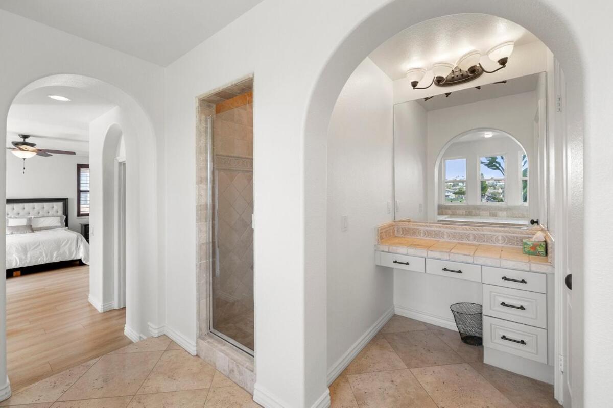 Spacious Luxury home in Gated Community with Resort Pool & Scenic Views
