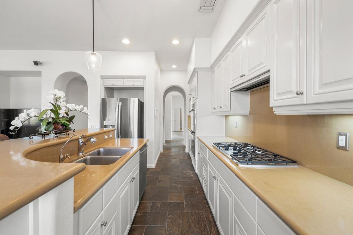 Spacious Luxury home in Gated Community with Resort Pool & Scenic Views