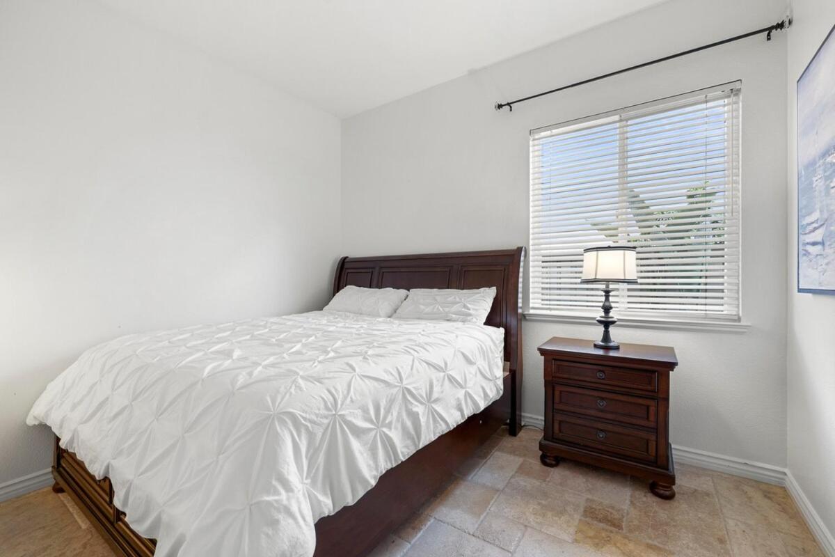 Spacious Luxury home in Gated Community with Resort Pool & Scenic Views