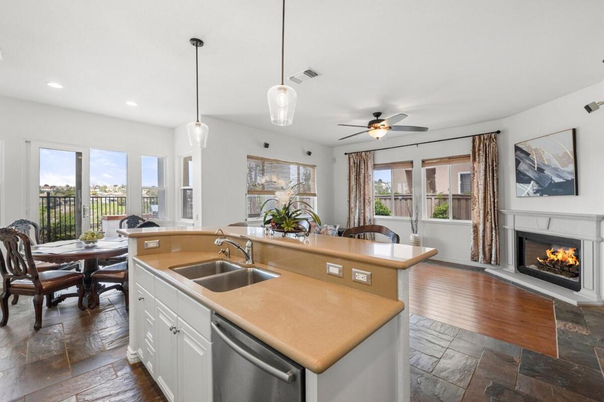 Spacious Luxury home in Gated Community with Resort Pool & Scenic Views