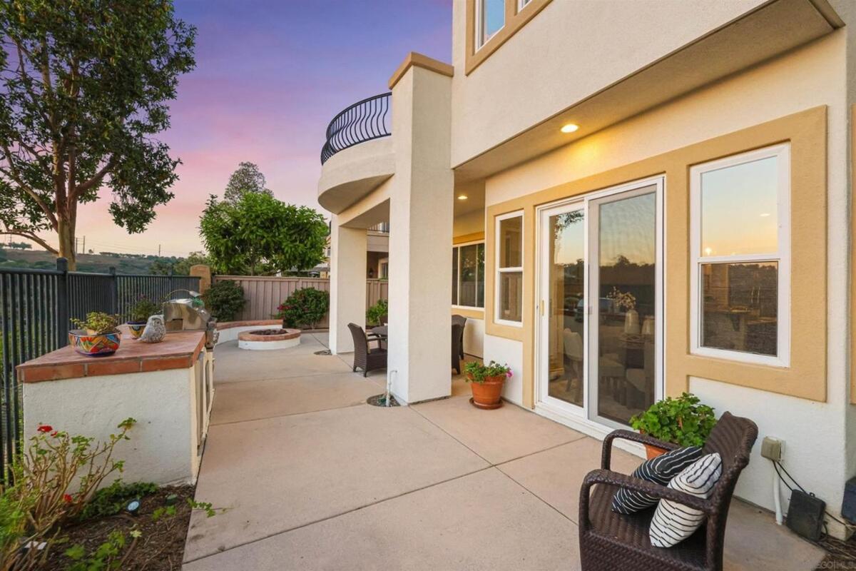 Spacious Luxury home in Gated Community with Resort Pool & Scenic Views