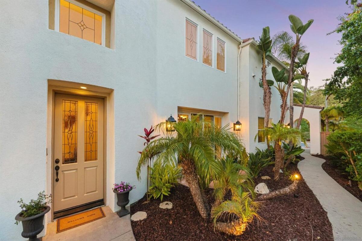 Spacious Luxury home in Gated Community with Resort Pool & Scenic Views