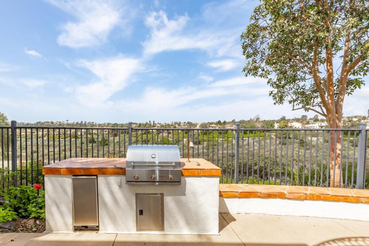 Spacious Luxury home in Gated Community with Resort Pool & Scenic Views