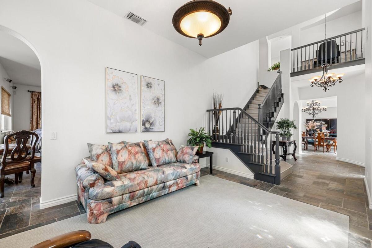 Spacious Luxury home in Gated Community with Resort Pool & Scenic Views